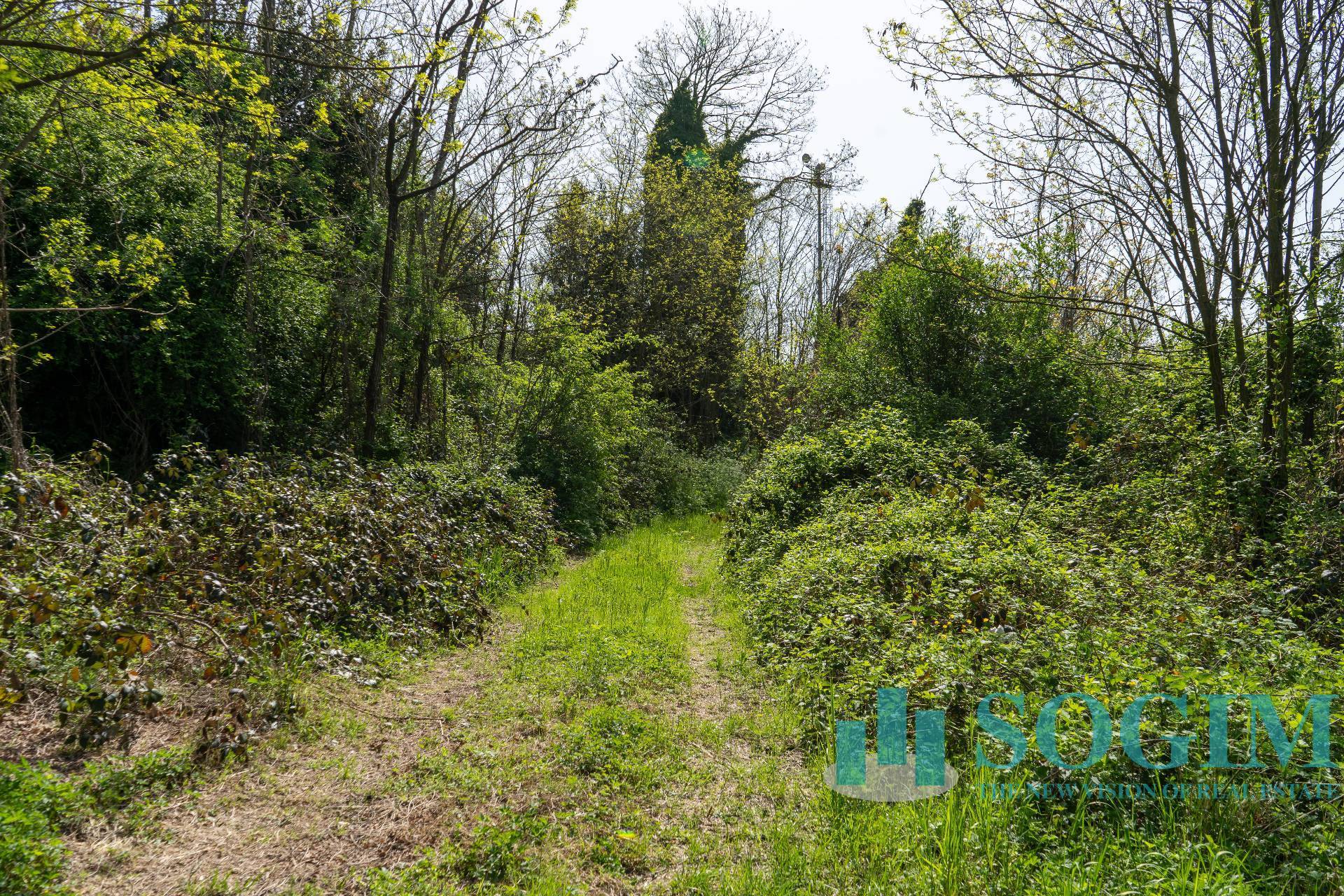 Terreno commerciale in vendita a Cant