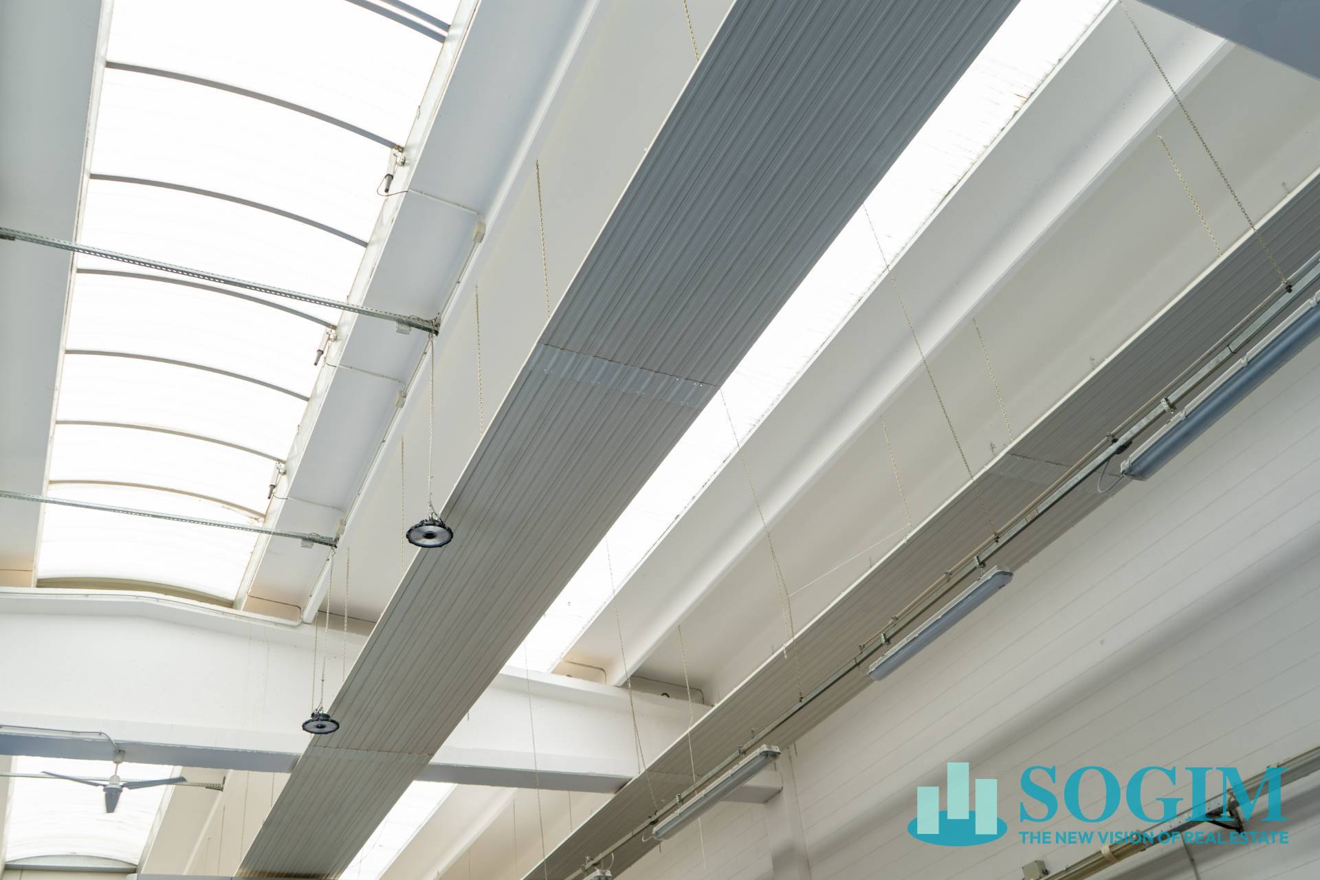 Capannone in vendita a Turate