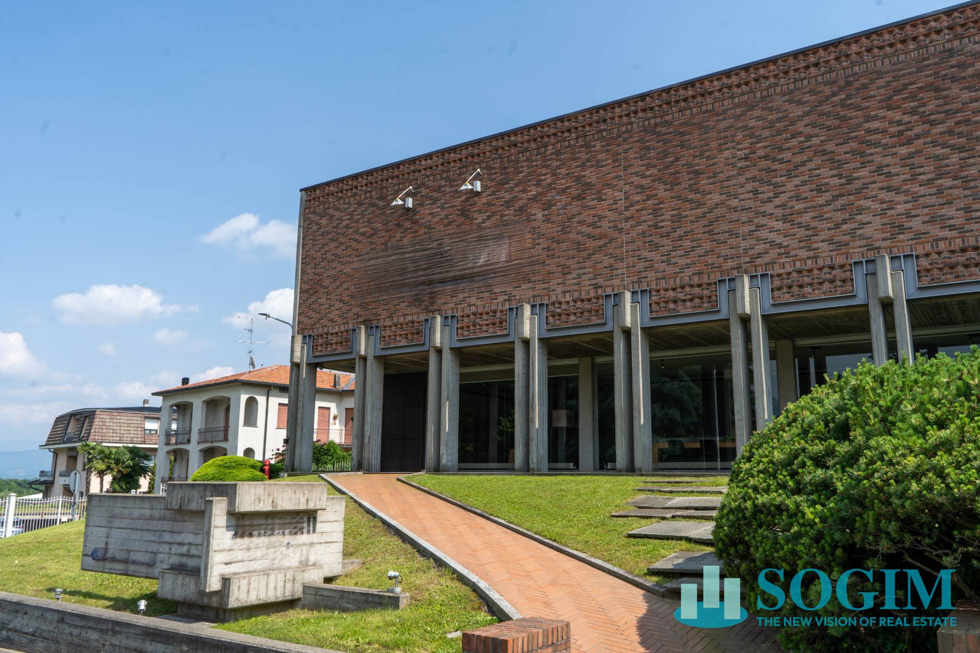 Immobile commerciale in affitto a Alzate Brianza