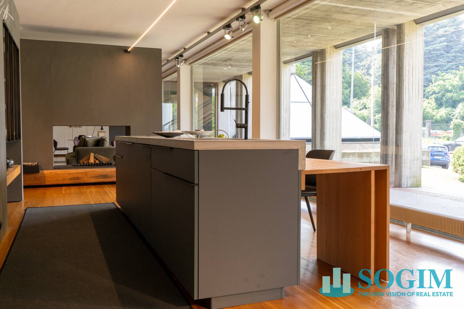 Immobile commerciale in affitto a Alzate Brianza