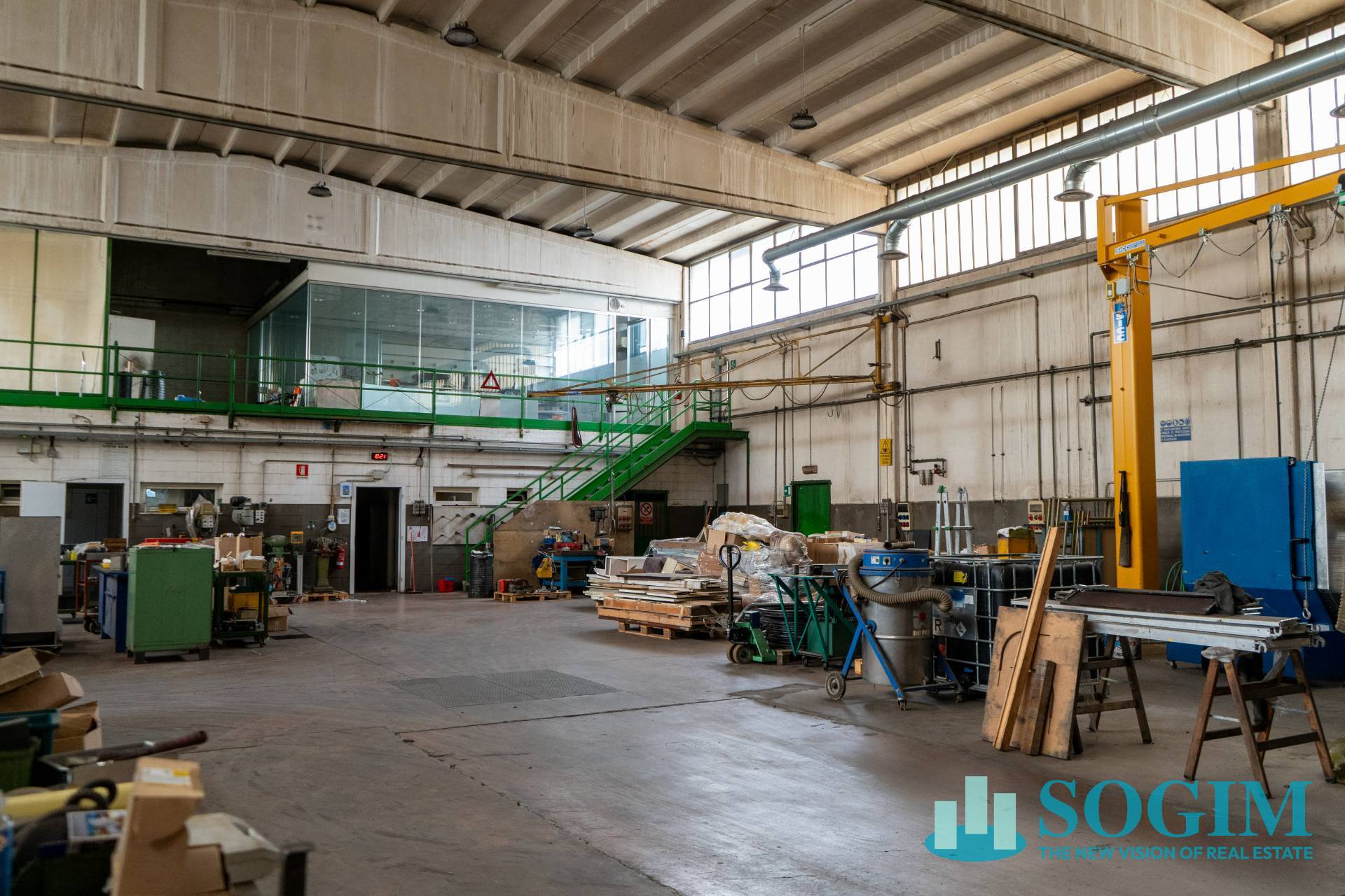 Capannone in vendita a Turate