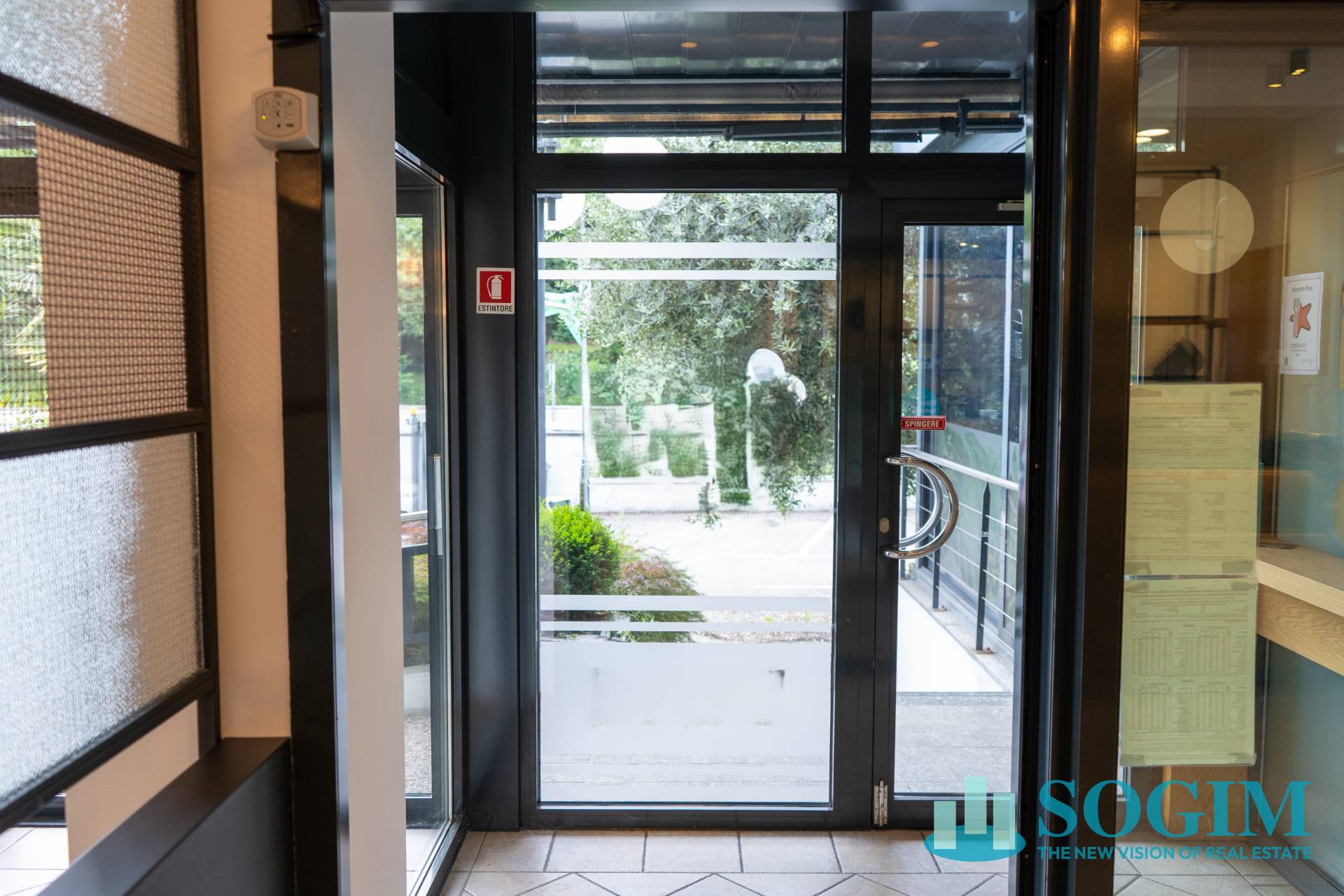 Immobile commerciale in vendita a Cucciago