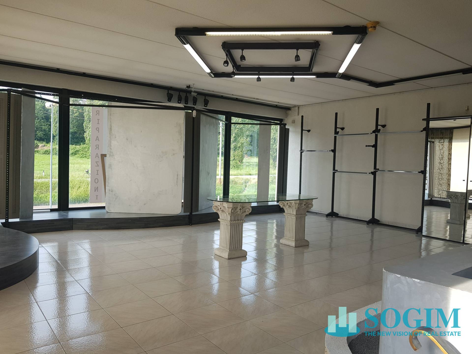 Immobile commerciale in vendita a Villa Guardia