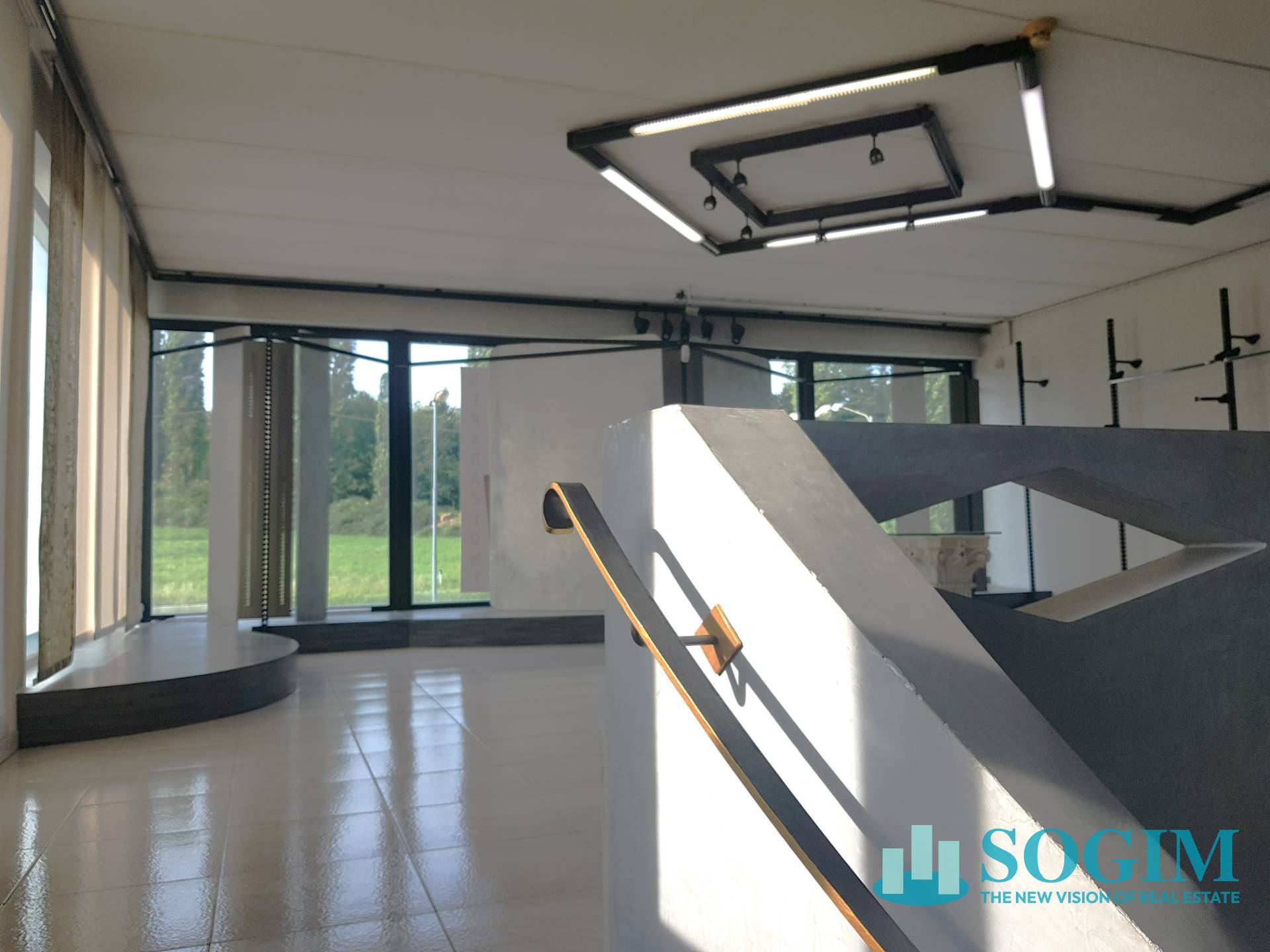 Immobile commerciale in vendita a Villa Guardia