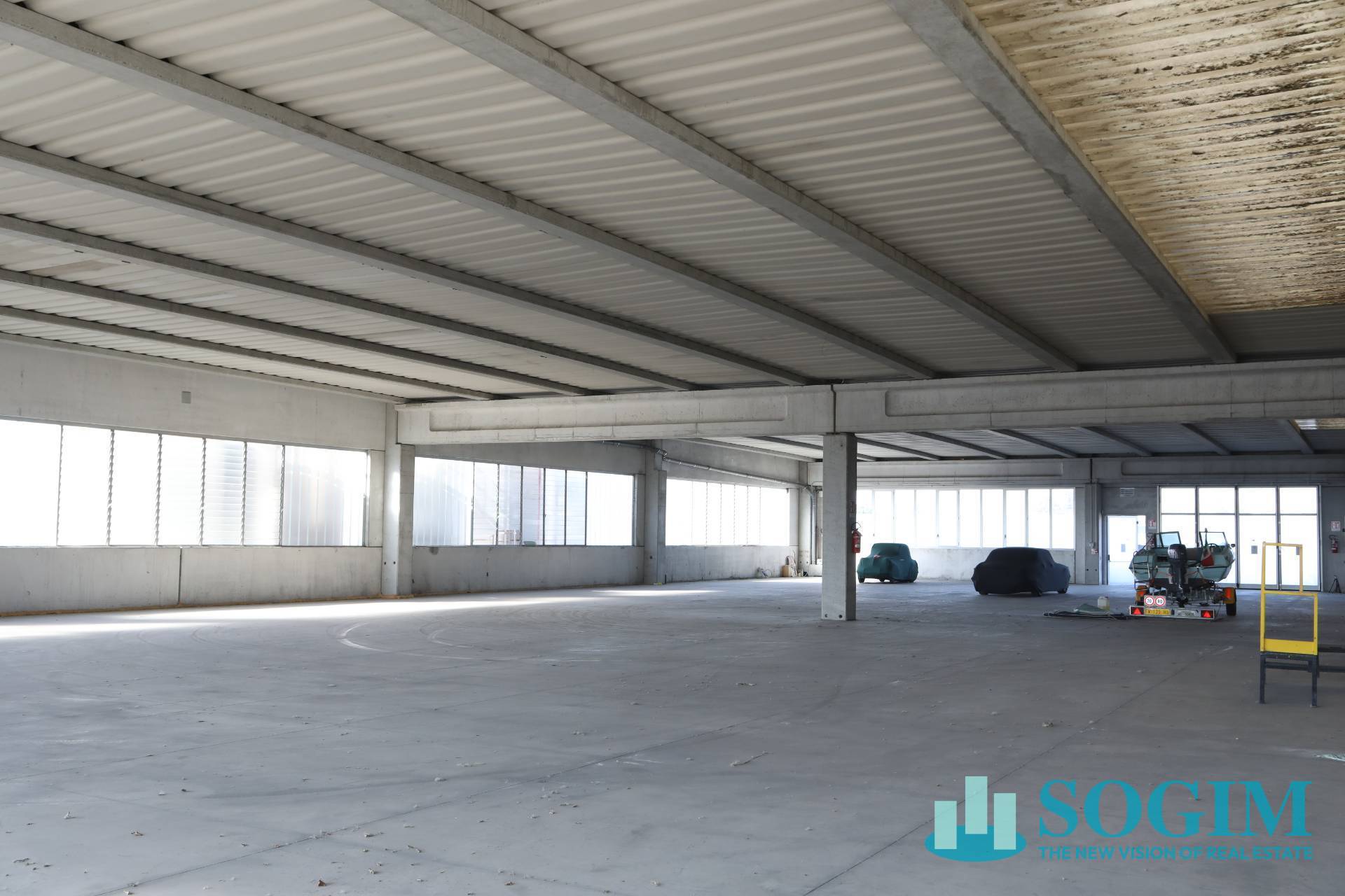 Capannone in vendita a Mozzate