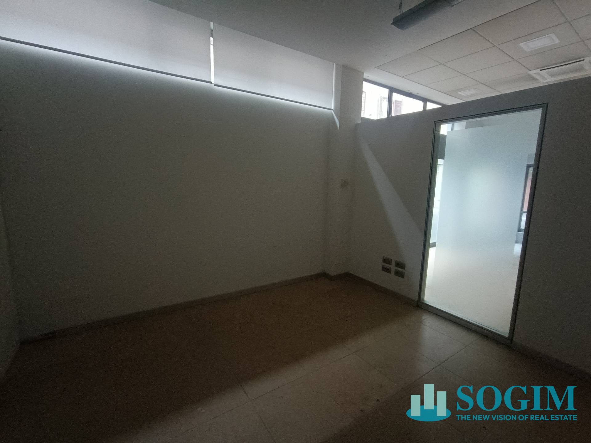 Immobile commerciale in affitto a Lurate Caccivio