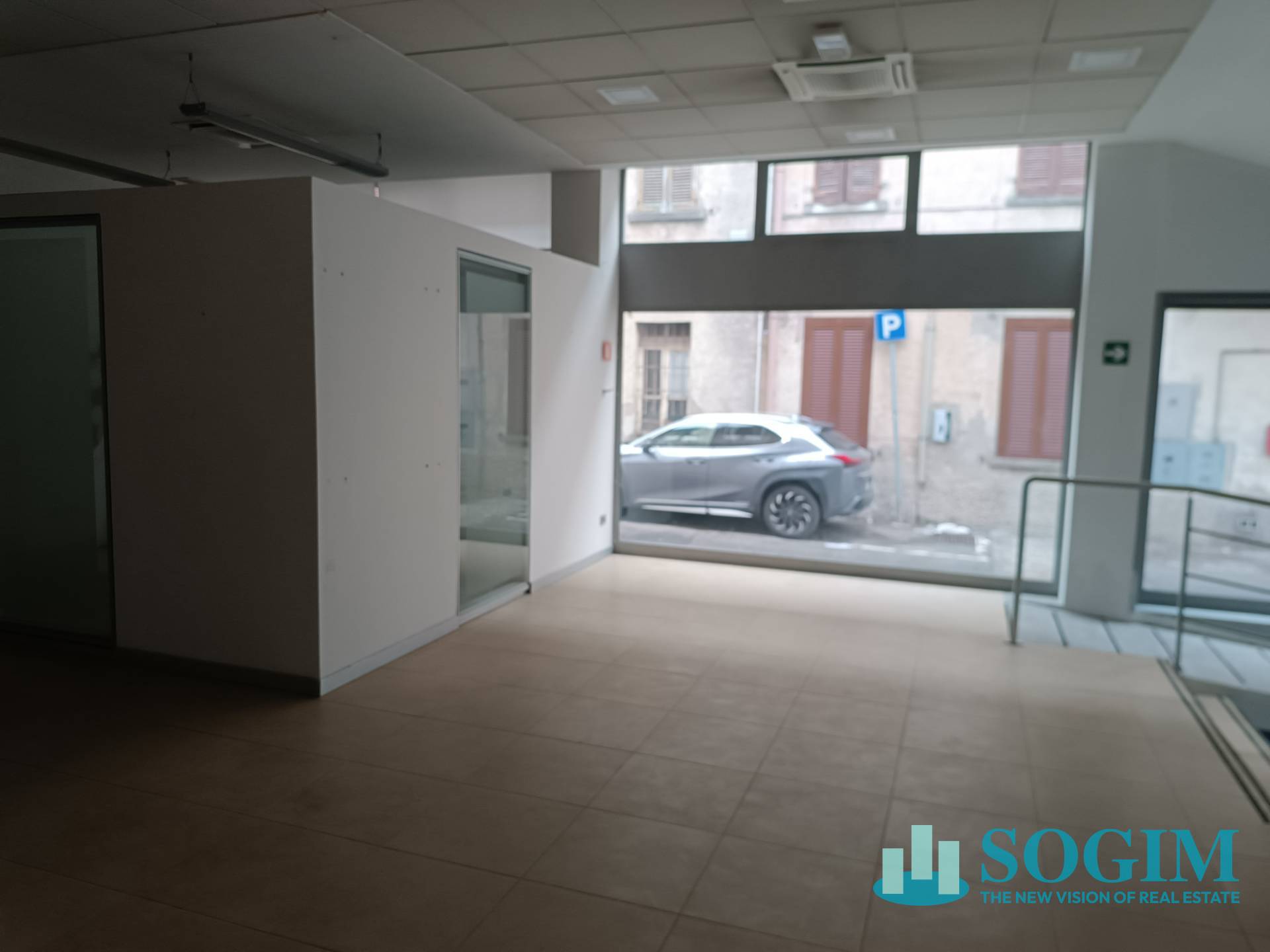 Immobile commerciale in affitto a Lurate Caccivio