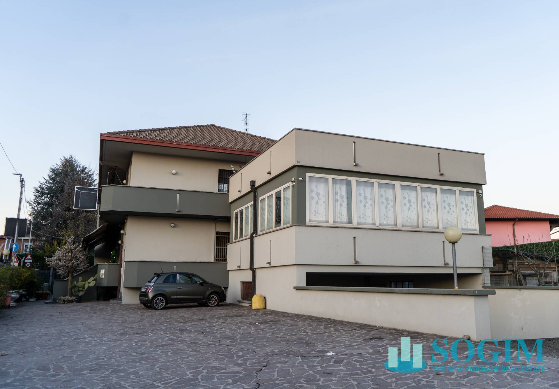 Immobile commerciale in vendita a Cermenate, Asnago