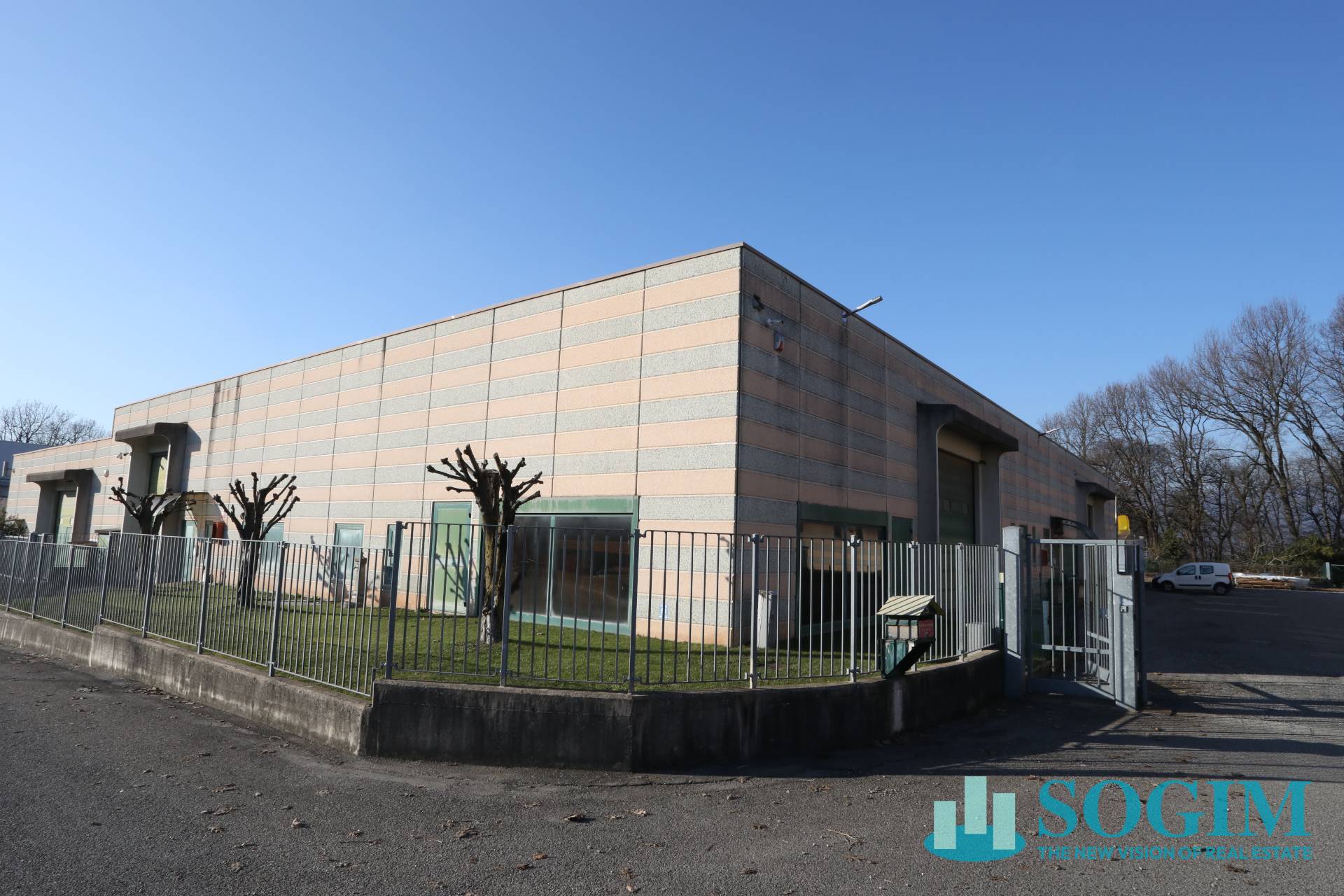 Capannone in vendita a Brenna