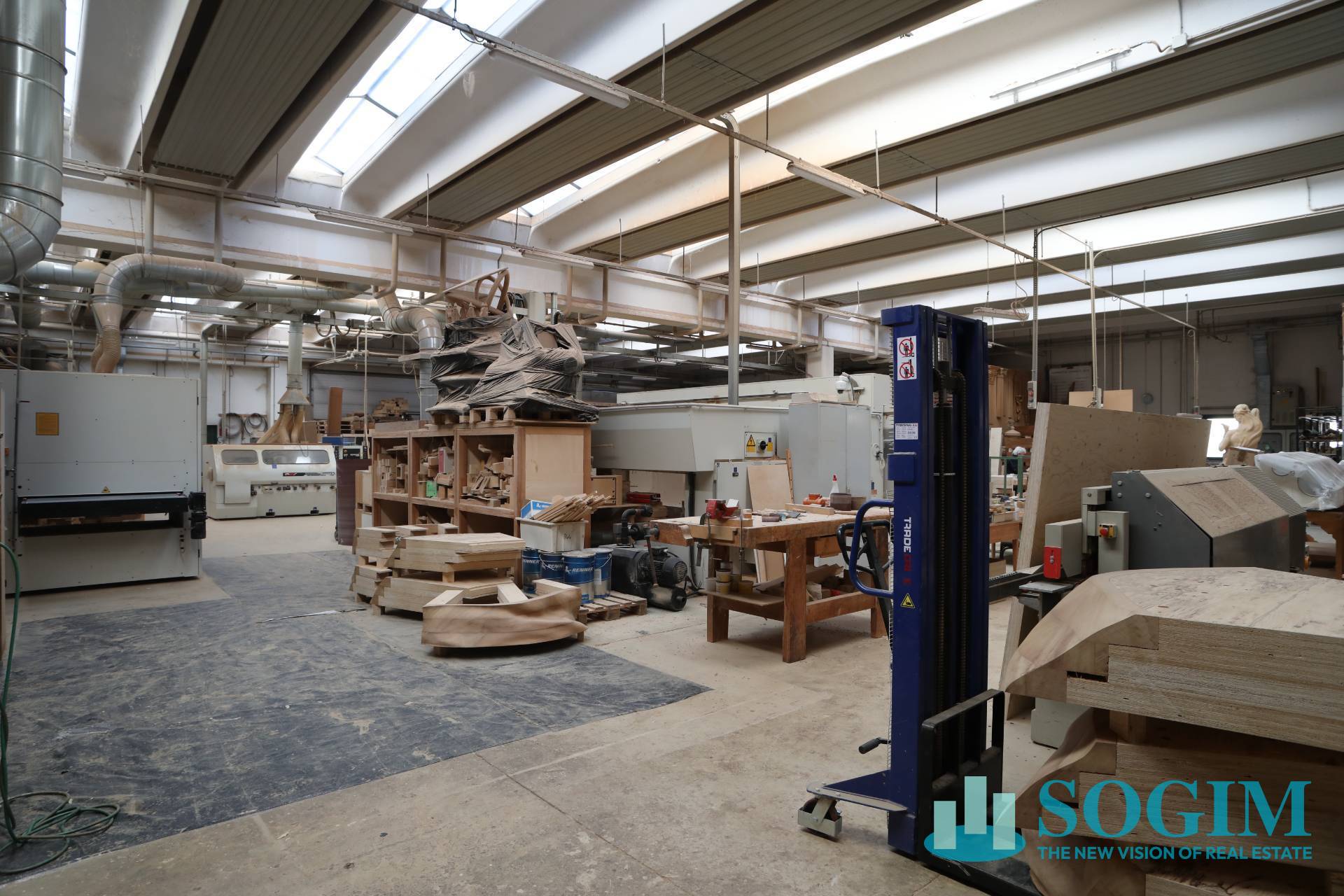 Capannone in vendita a Brenna