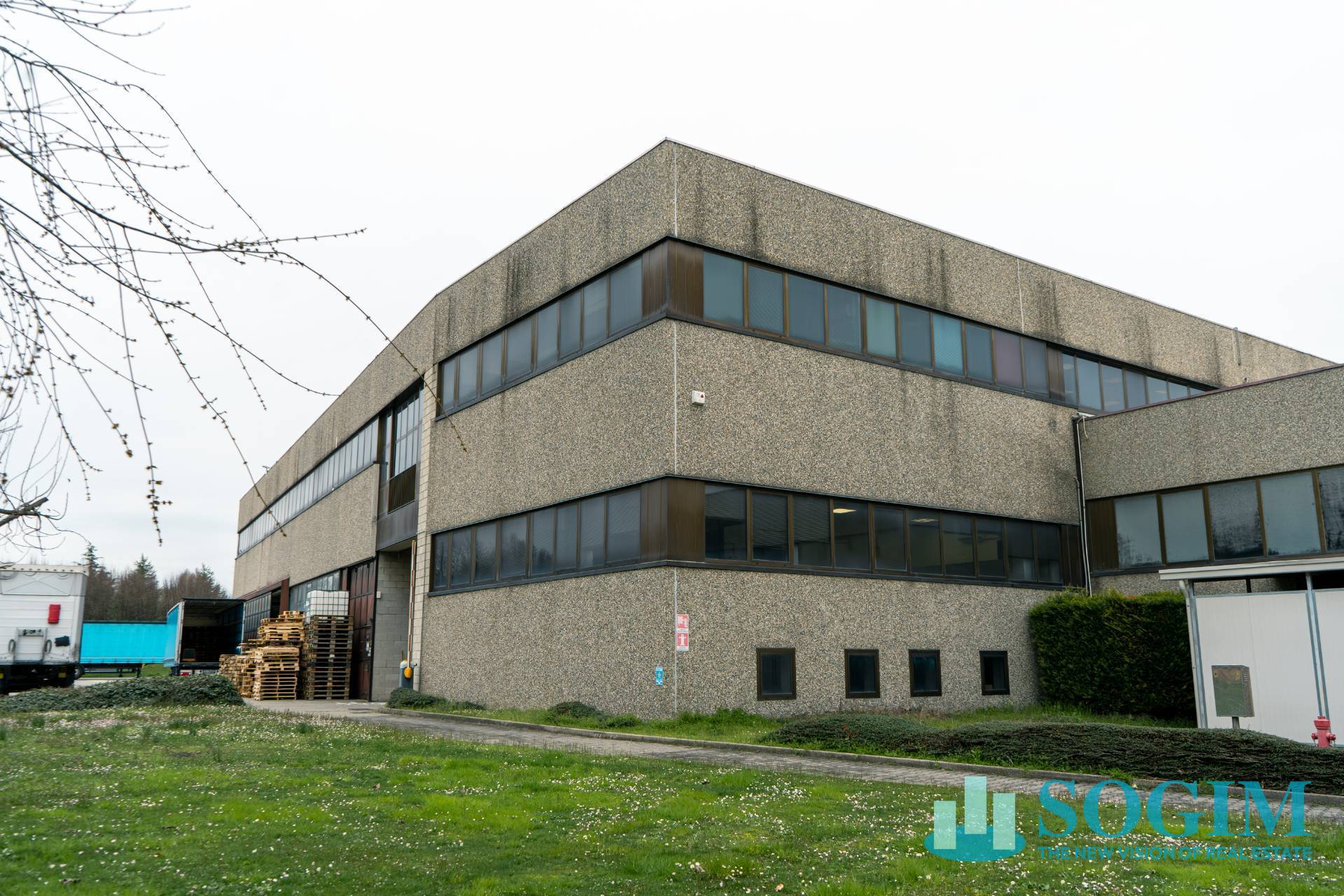 Capannone in affitto a Lurate Caccivio