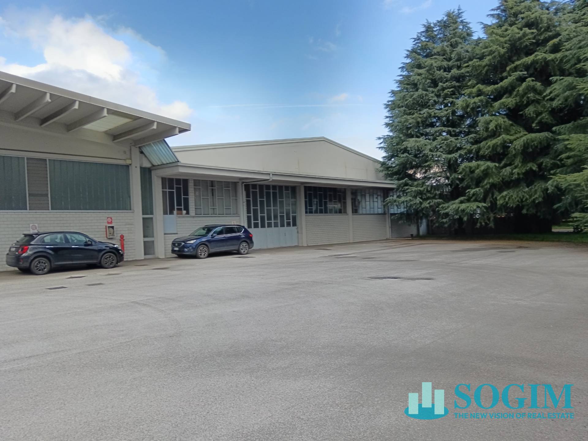 Capannone in vendita a Cabiate