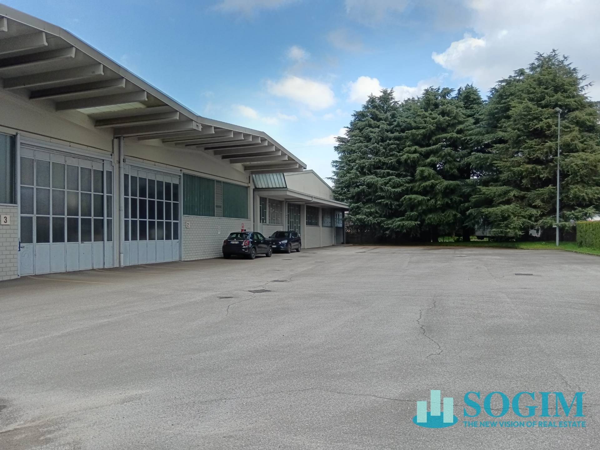 Capannone in vendita a Cabiate