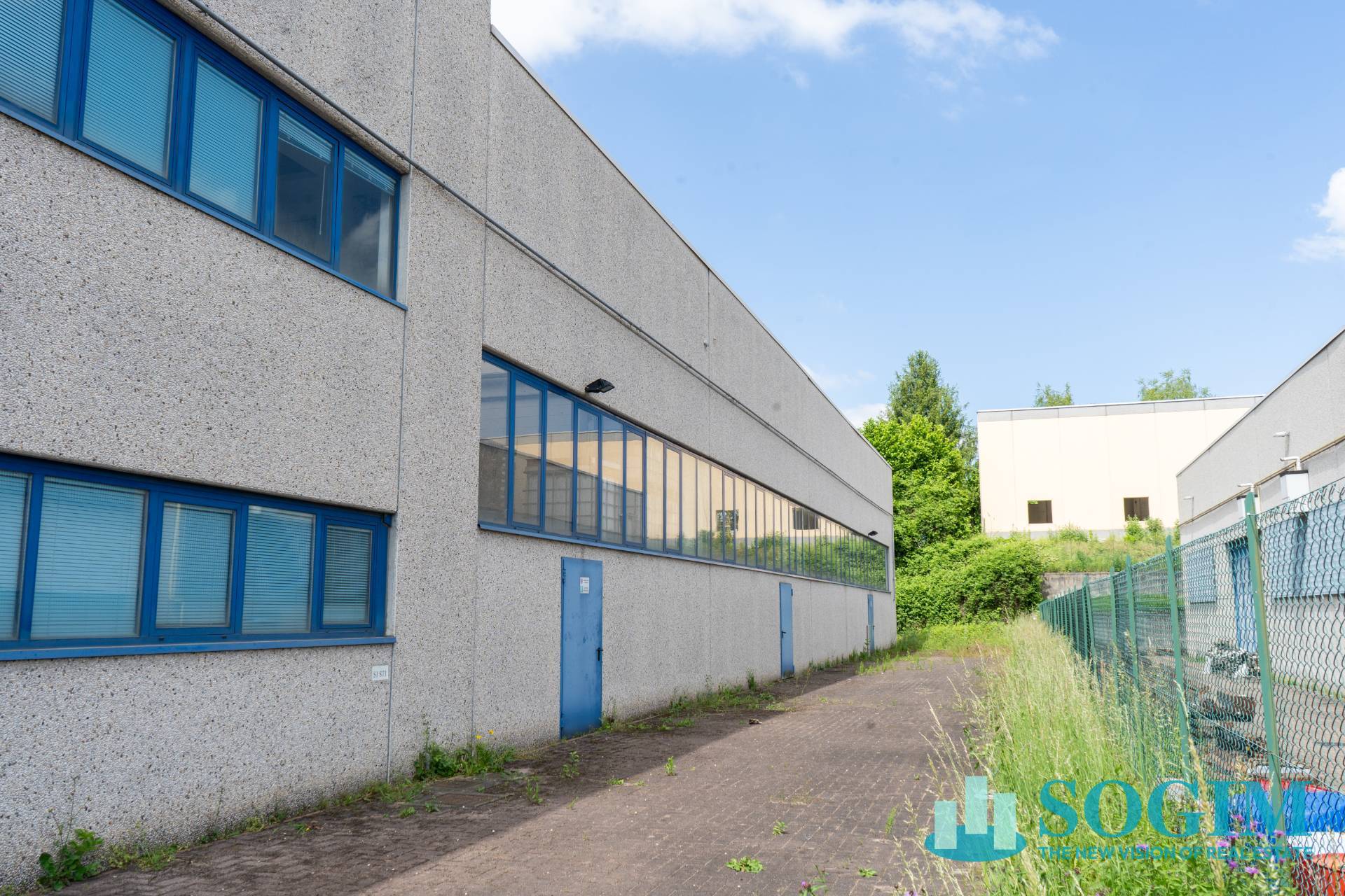 Capannone + Palazzina Uffici in vendita a Albese con Cassano