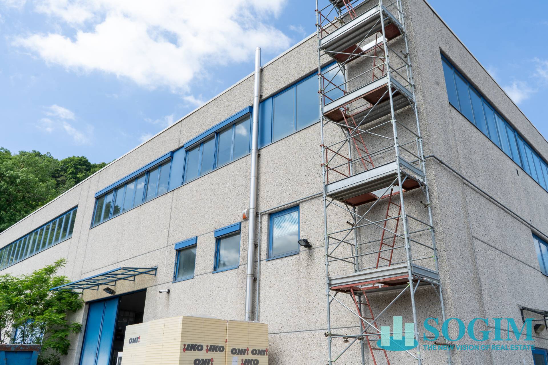 Capannone + Palazzina Uffici in vendita a Albese con Cassano