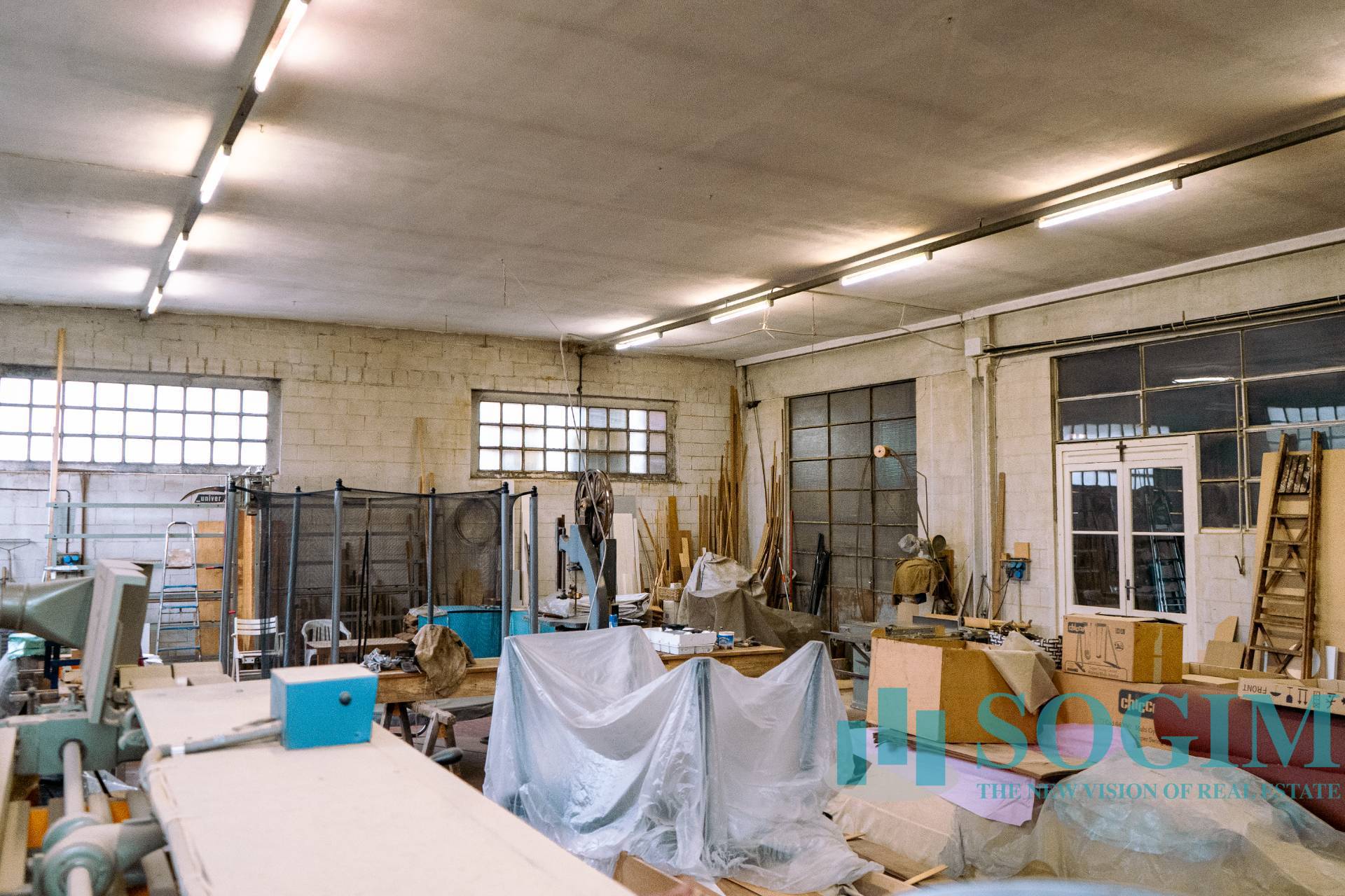 Capannone + Palazzina Uffici in vendita a Cant