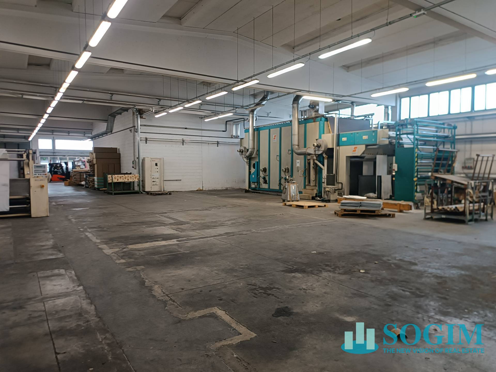 Capannone in vendita a Casnate con Bernate