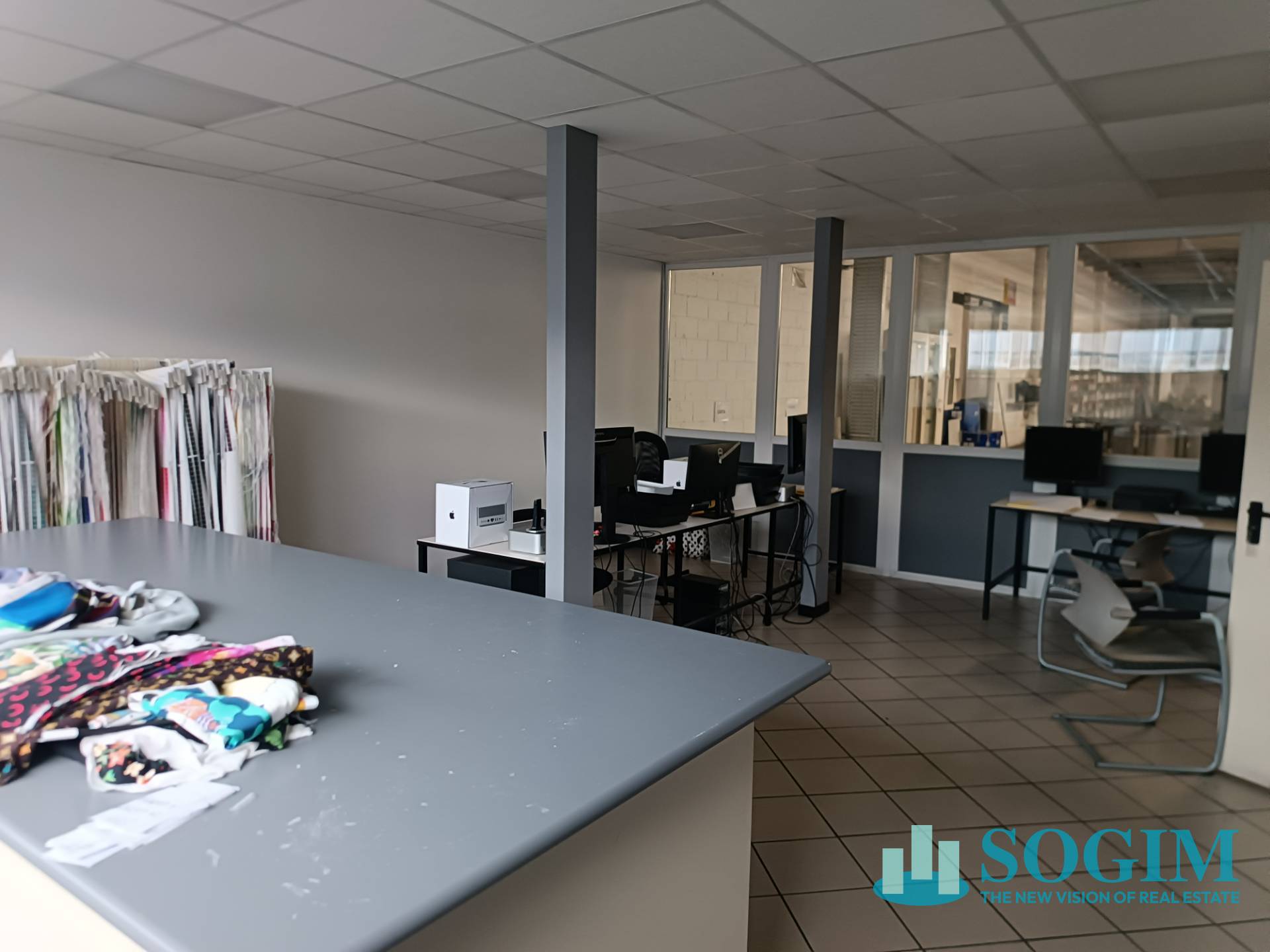 Capannone in vendita a Casnate con Bernate