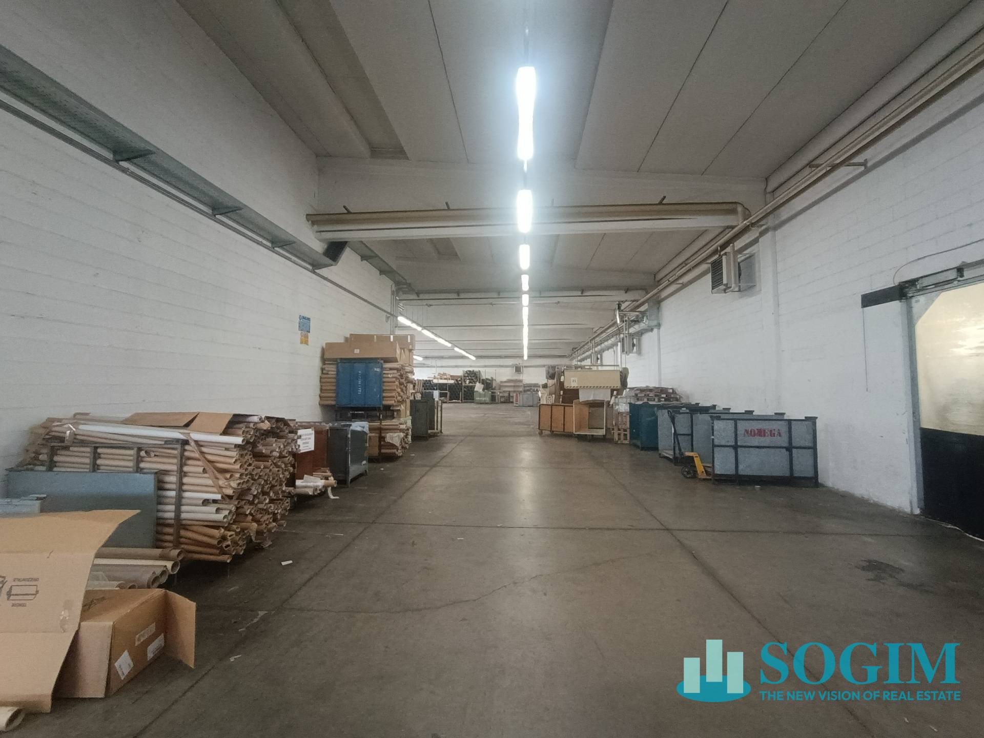 Capannone in vendita a Casnate con Bernate