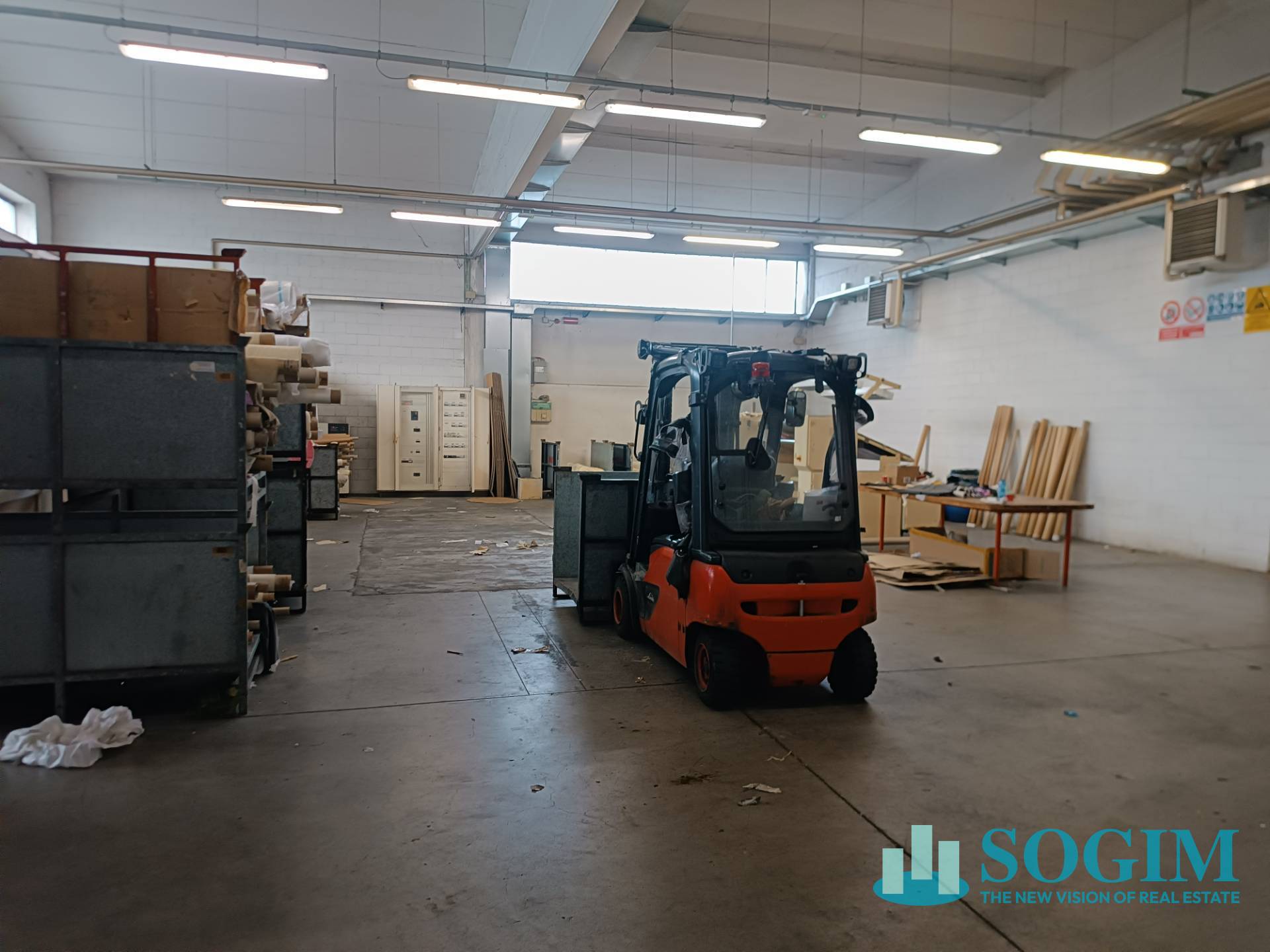 Capannone in vendita a Casnate con Bernate