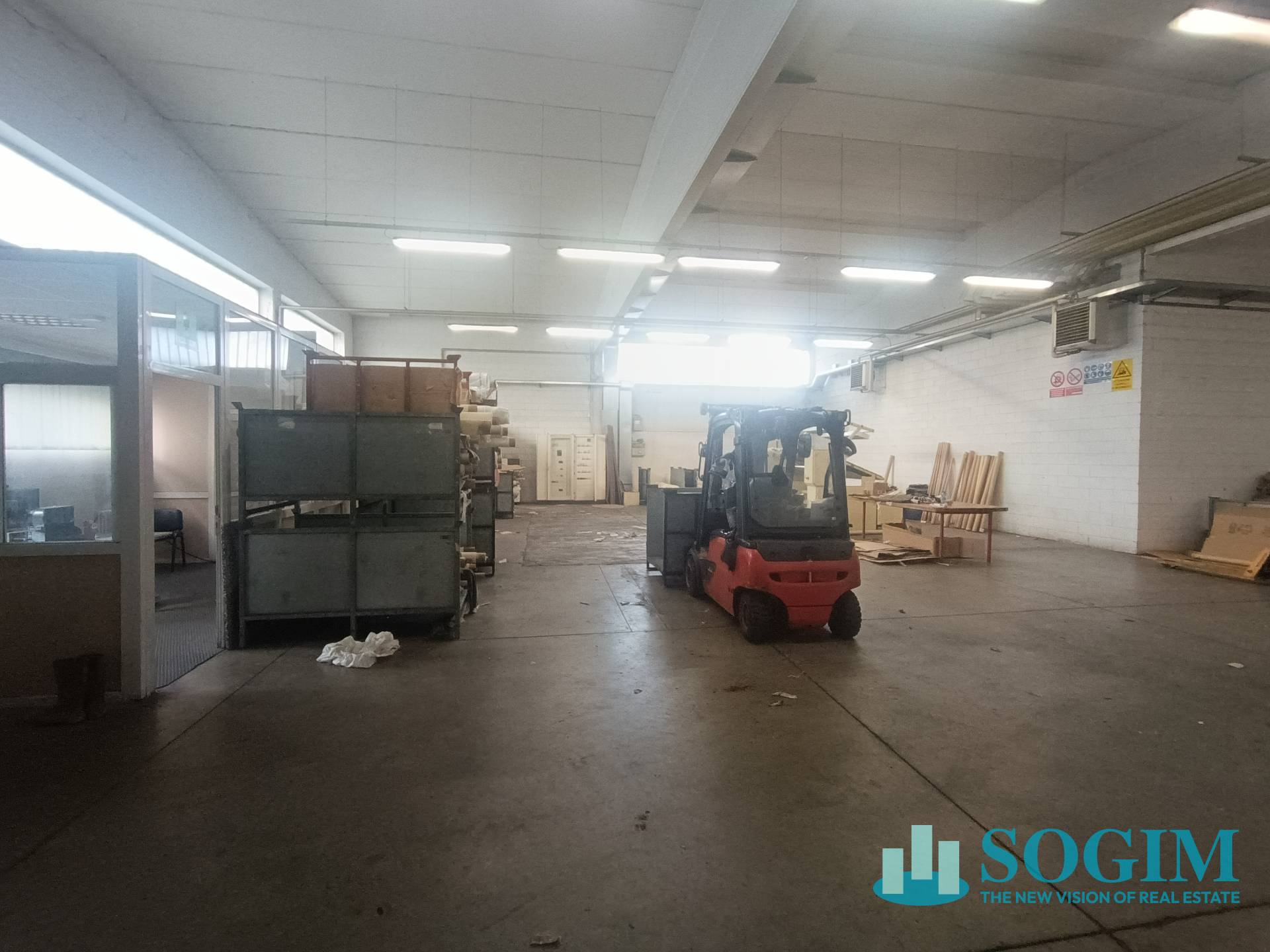 Capannone in vendita a Casnate con Bernate