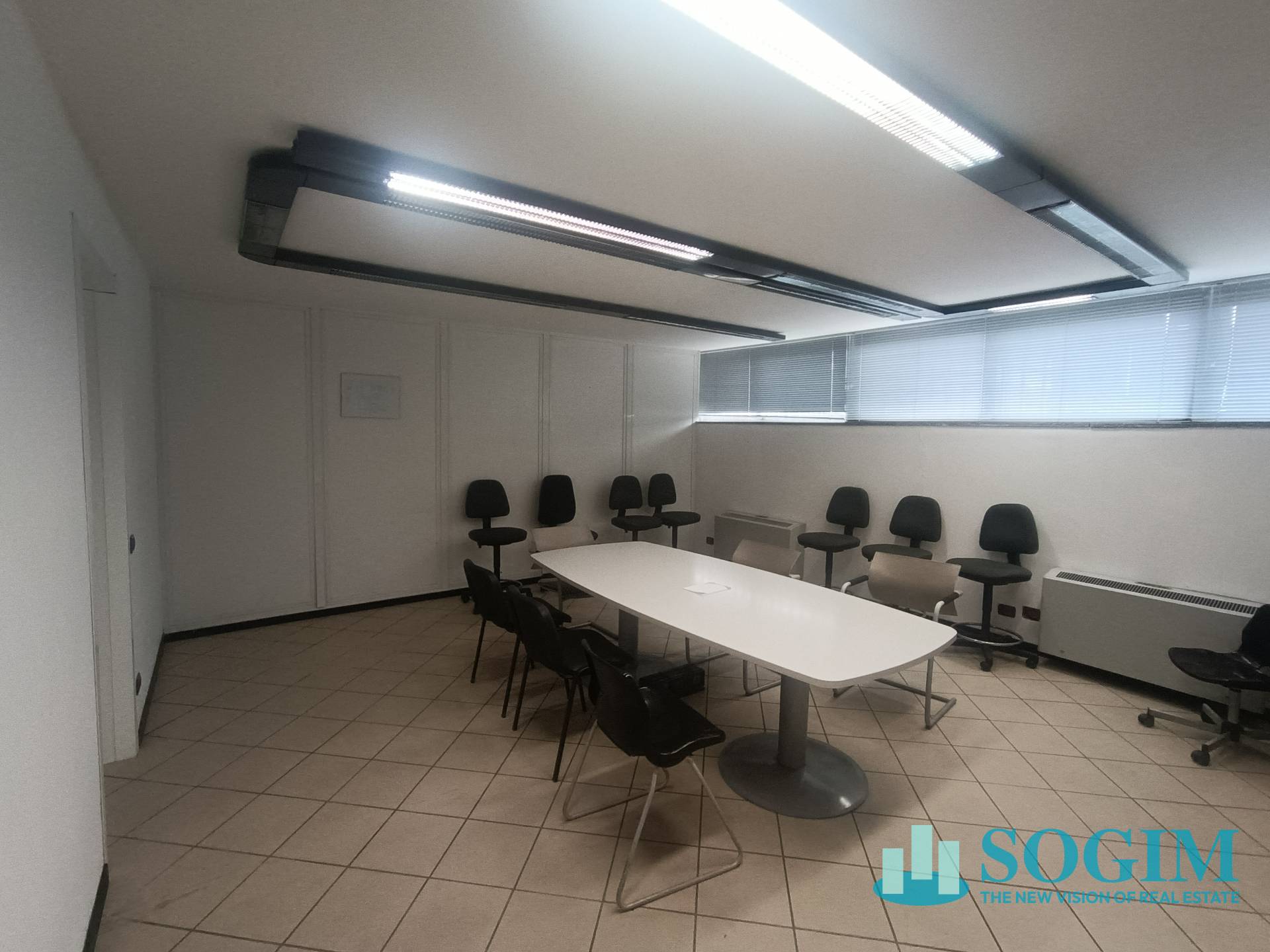 Capannone in vendita a Casnate con Bernate