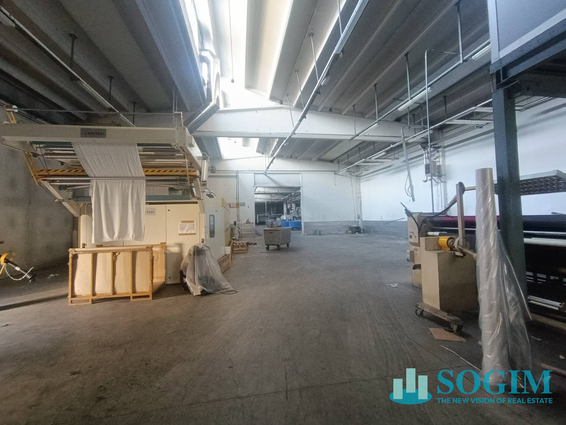 Capannone in vendita a Casnate con Bernate