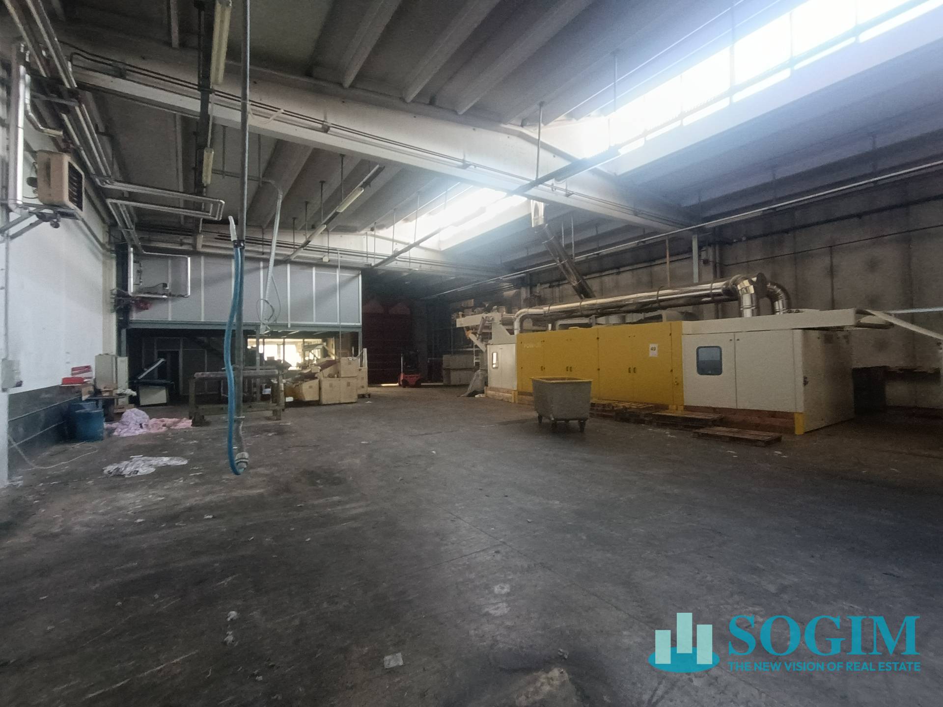 Capannone in vendita a Casnate con Bernate