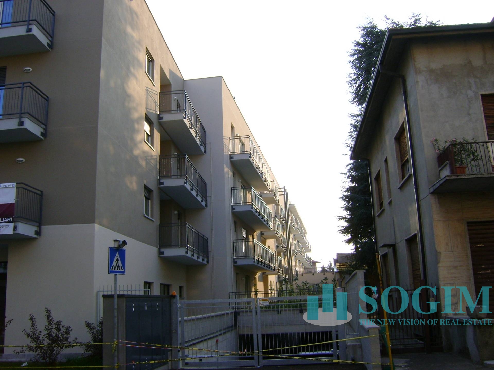 Immobile commerciale in vendita a Carugo