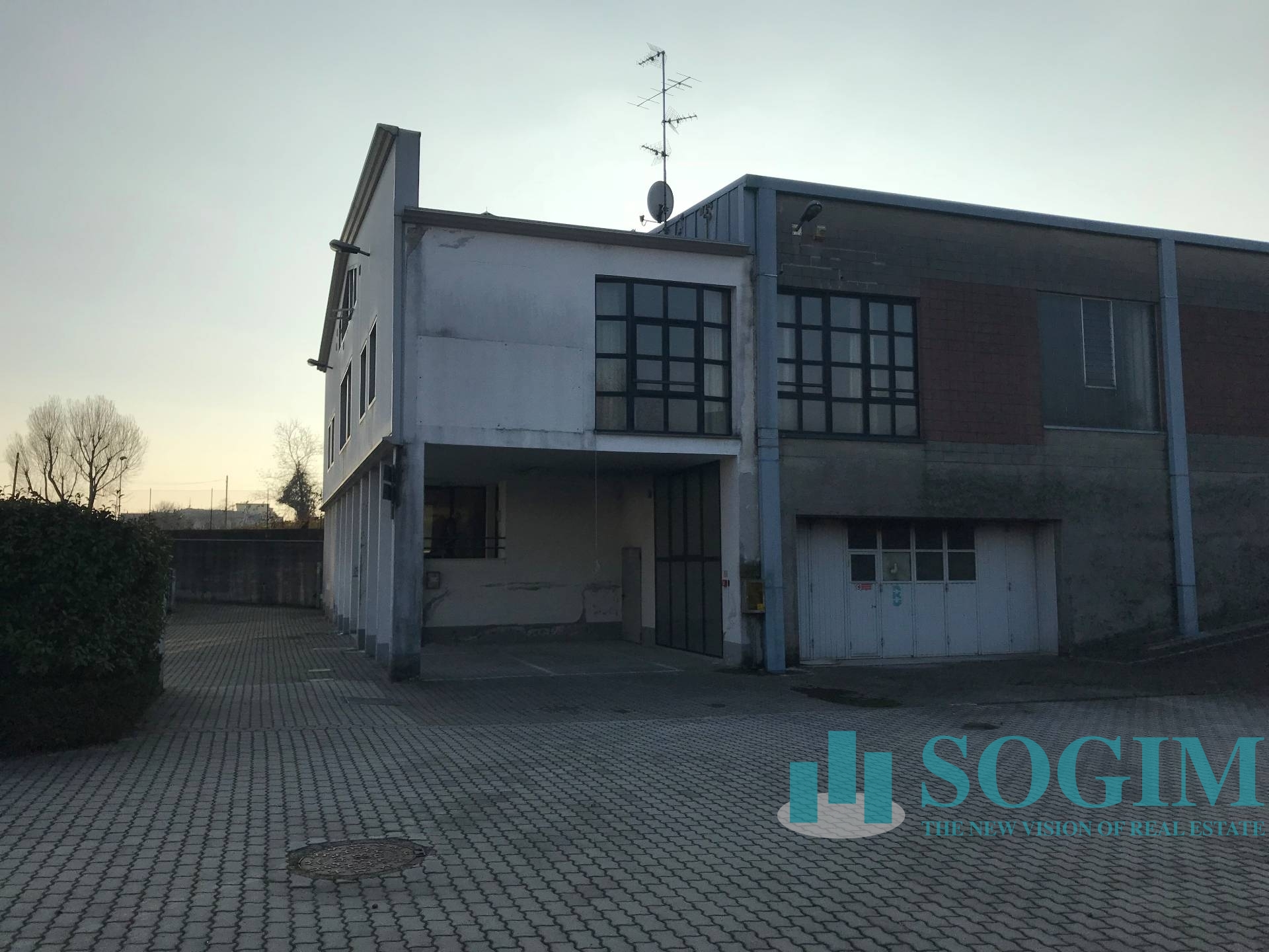 Capannone in vendita a Cant