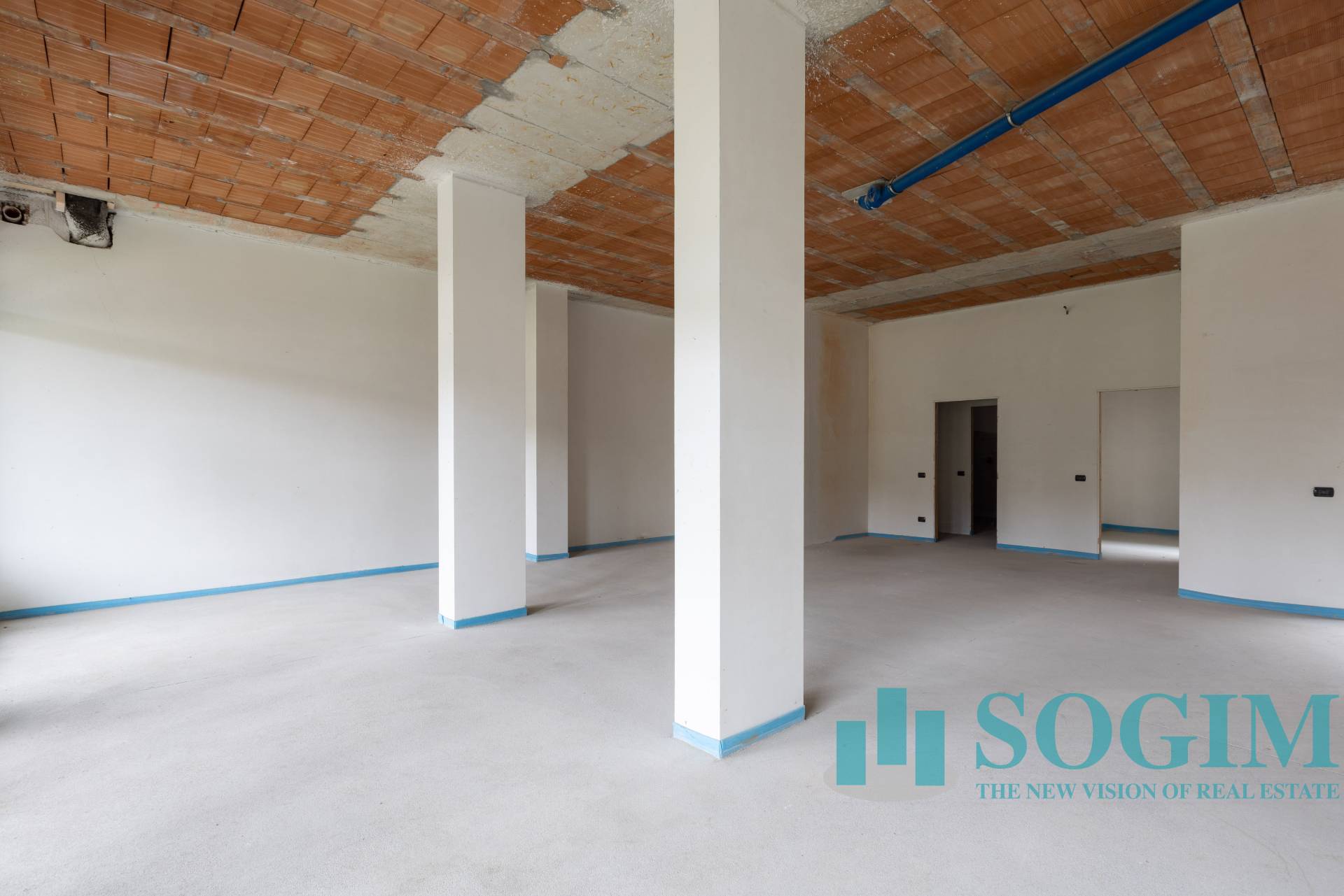 Negozio in vendita a Carugo