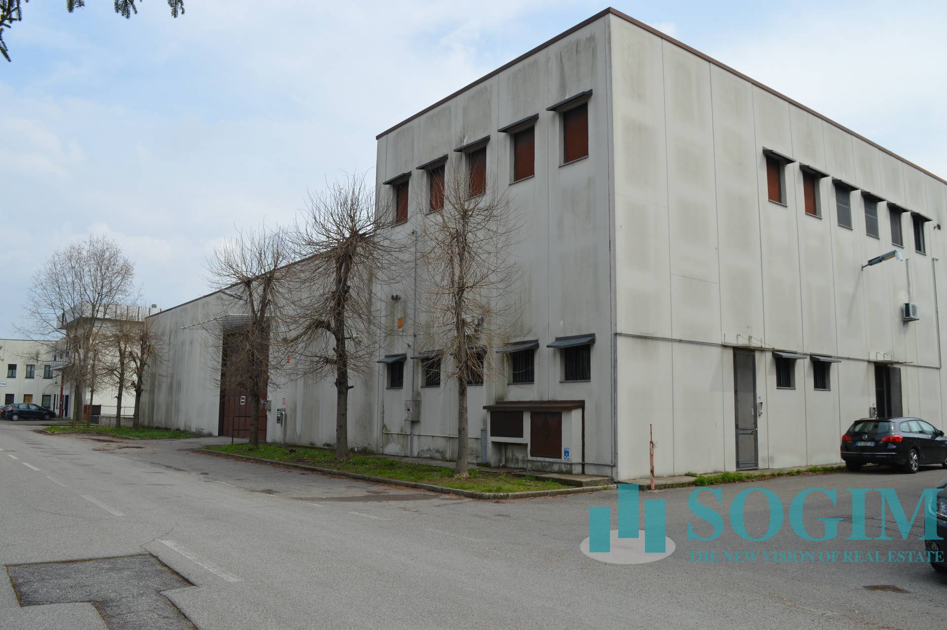 Capannone in vendita a Olgiate Comasco