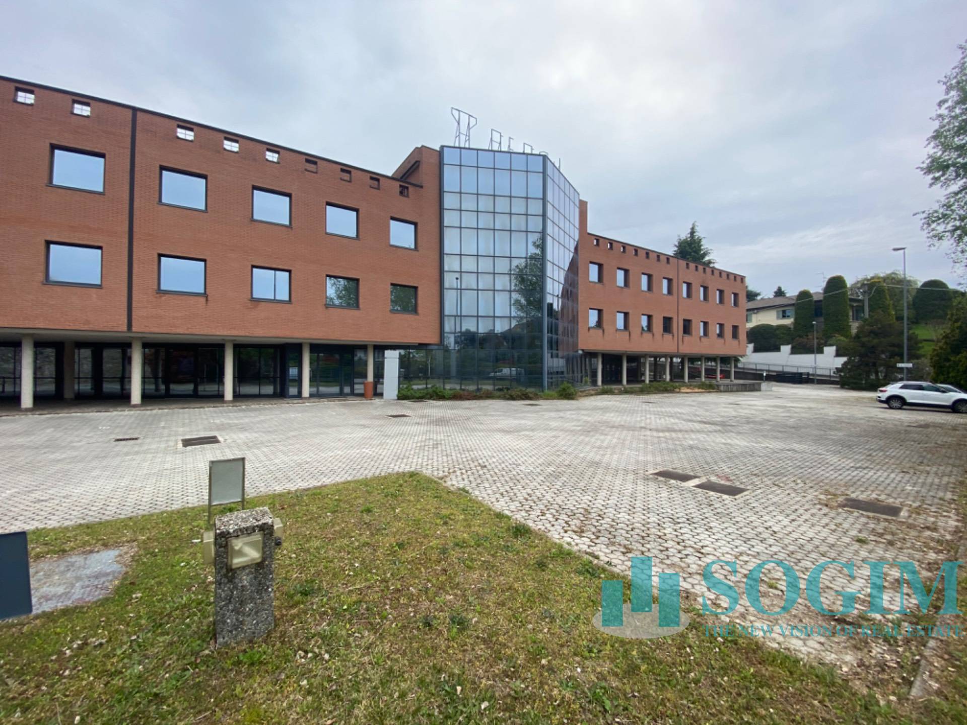 Ufficio in affitto a Cant