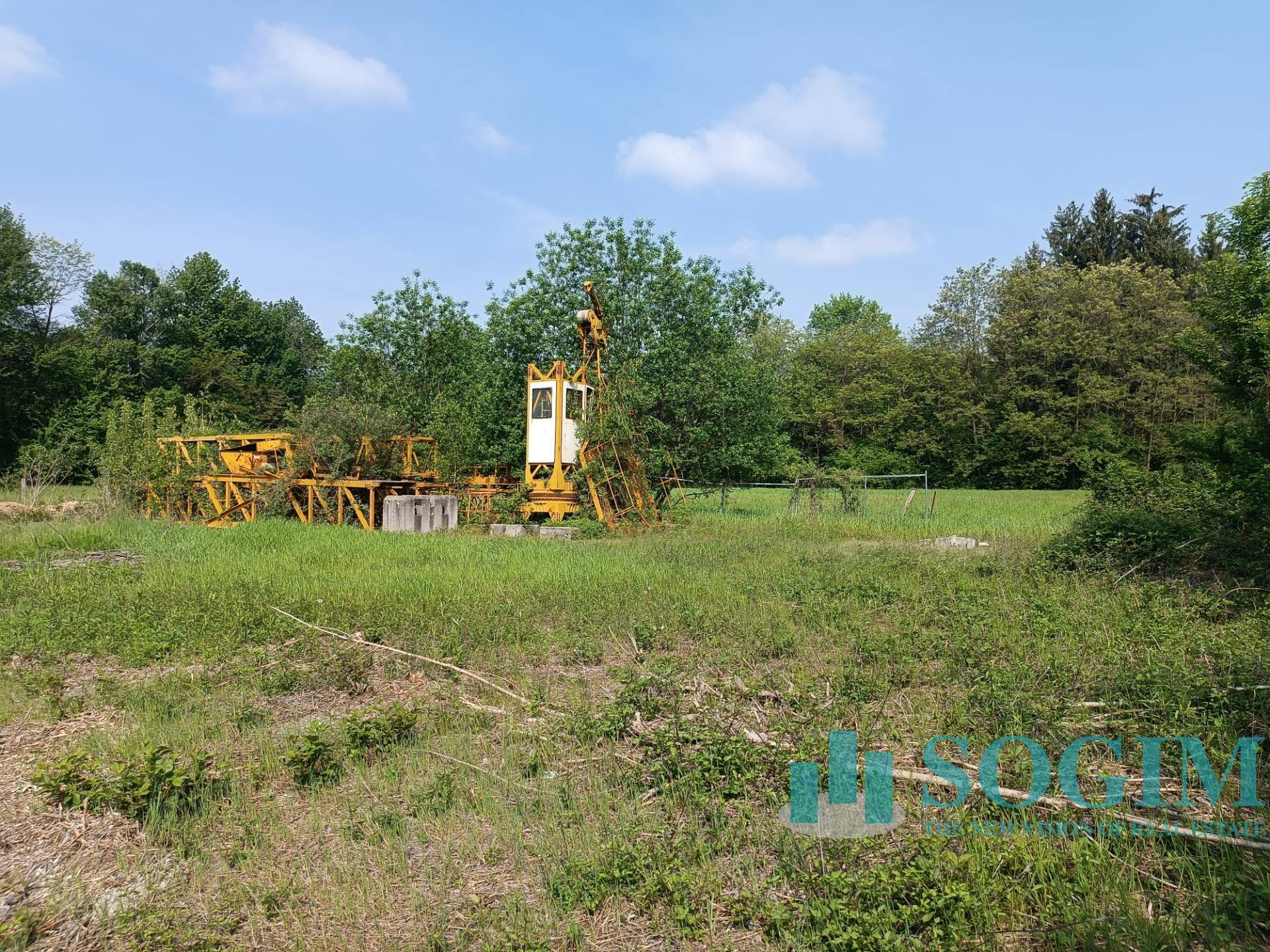 Terreno commerciale in vendita a Oltrona di San Mamette