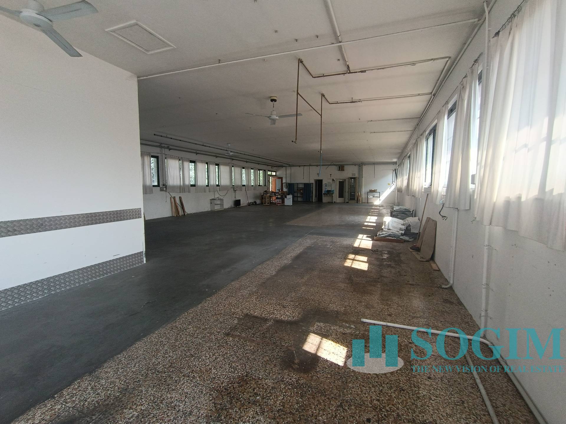 Capannone in vendita a Rovellasca