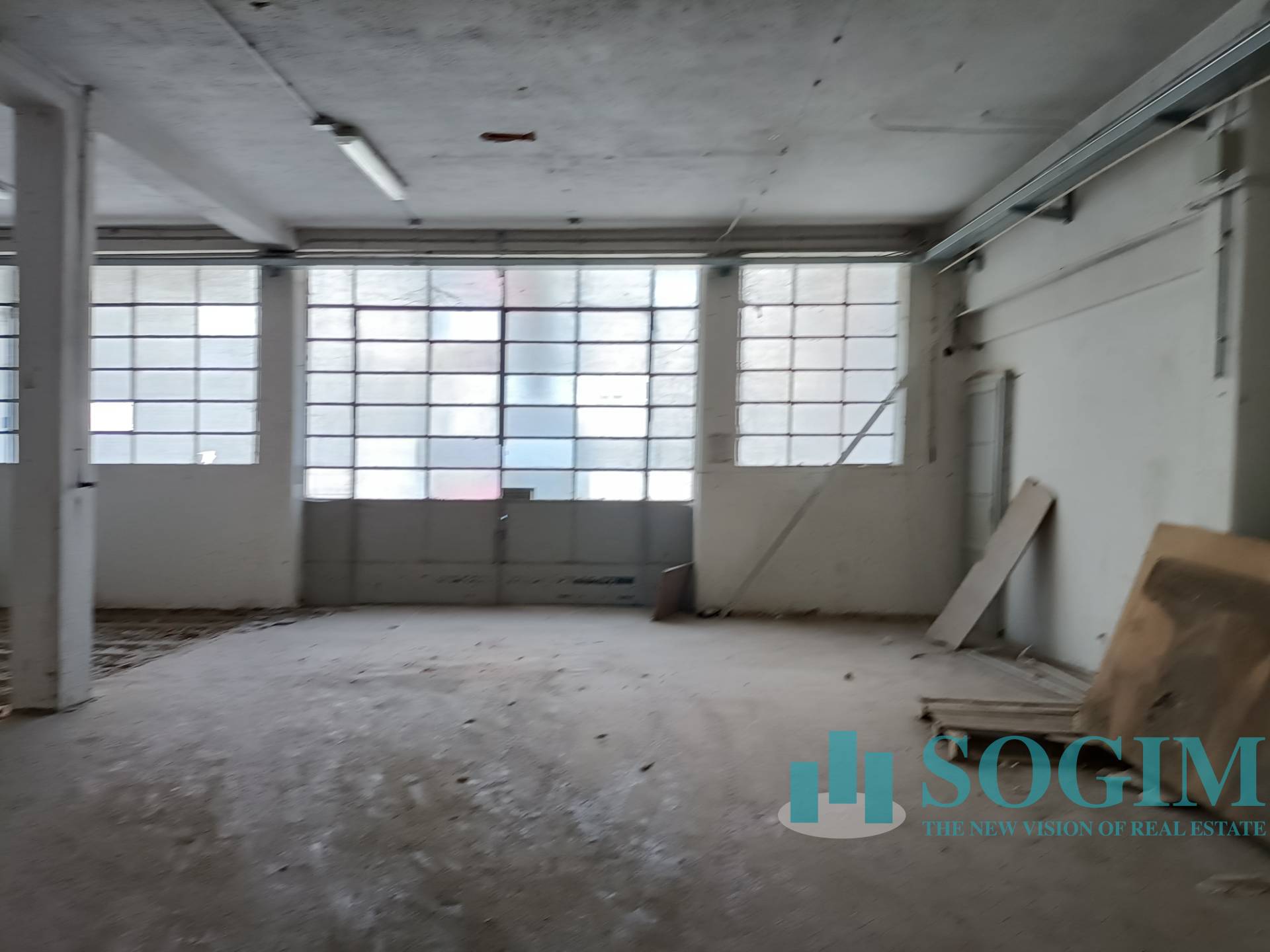 Capannone in vendita a Inverigo