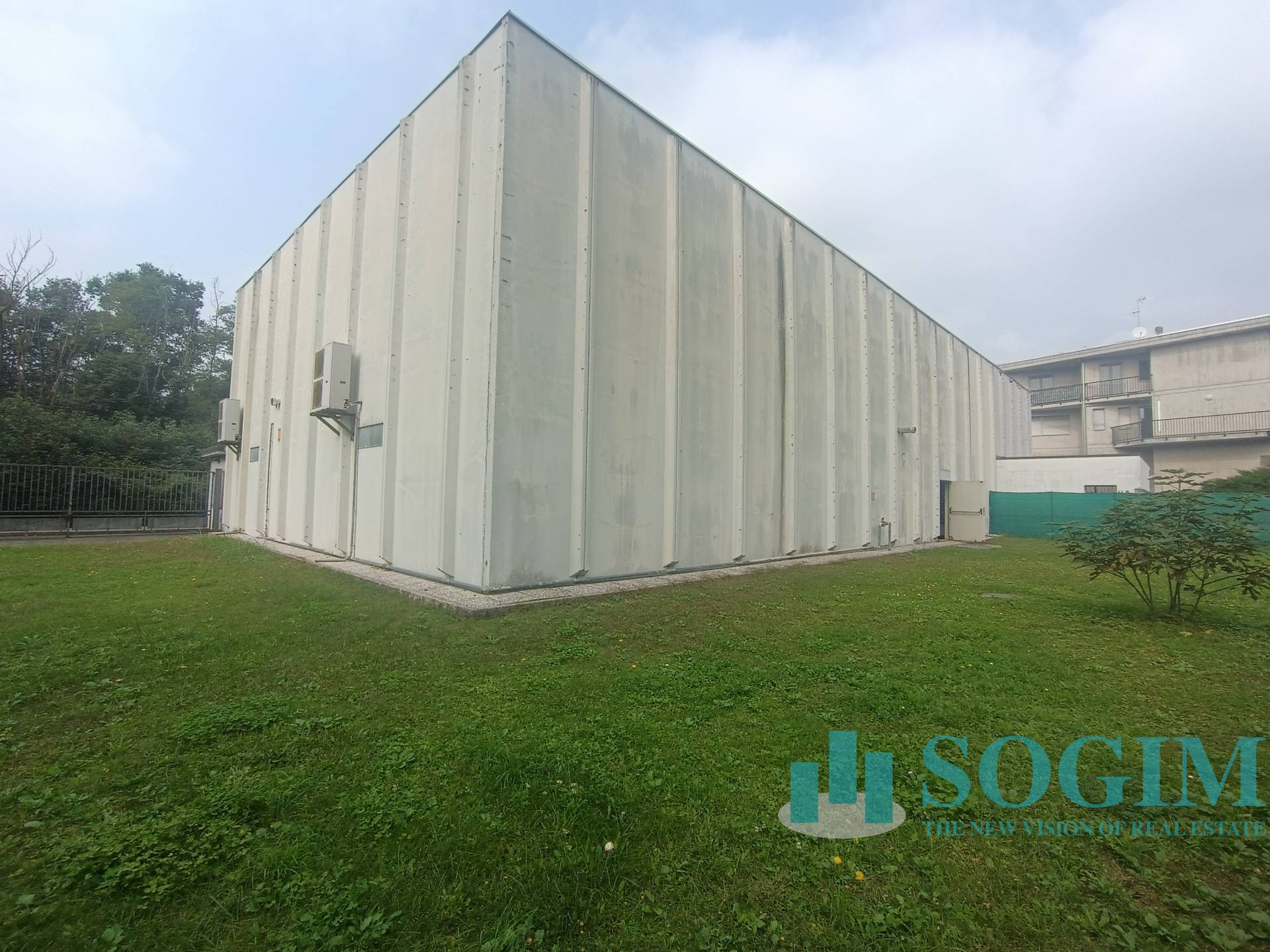 Capannone in vendita a Oltrona di San Mamette