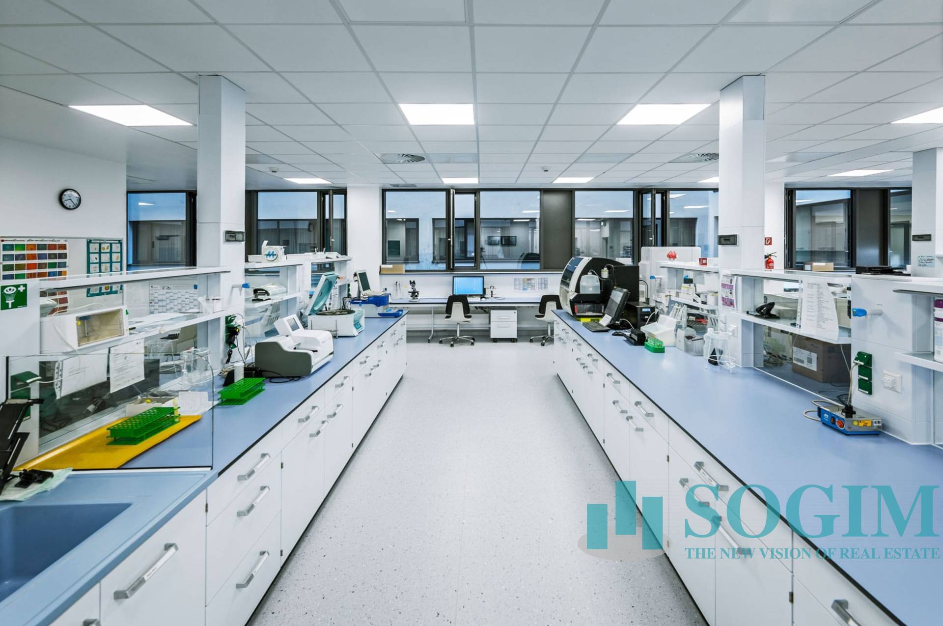 Immobile commerciale in affitto a Figino Serenza