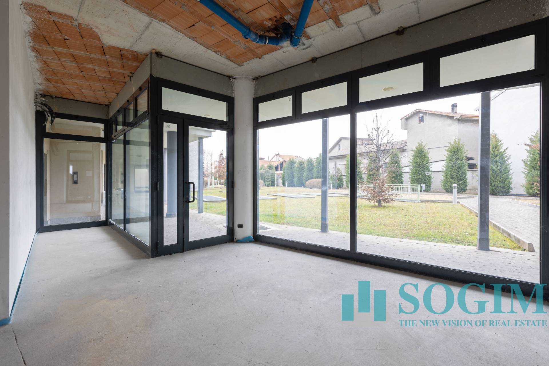 Negozio in vendita a Carugo