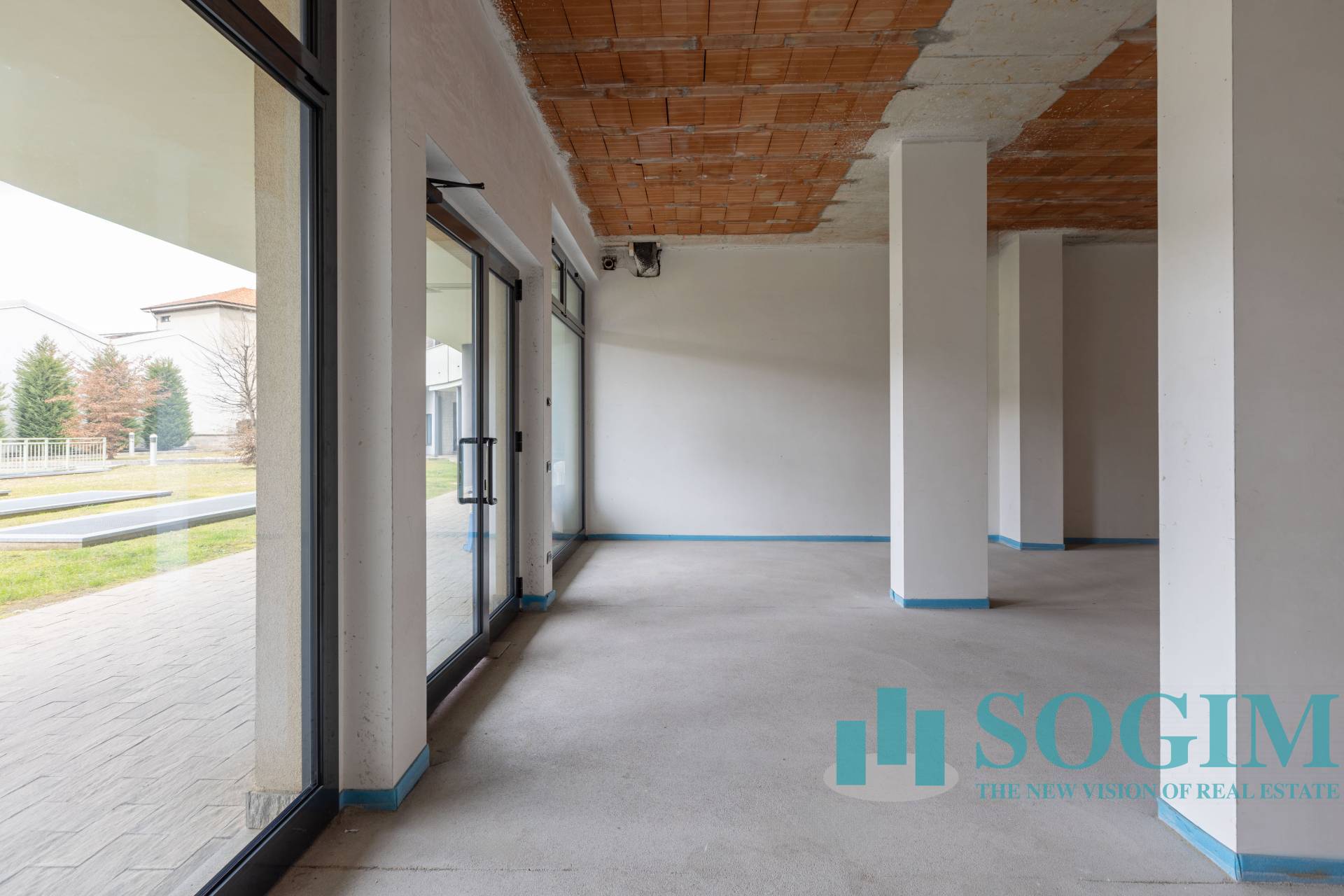 Negozio in affitto a Carugo