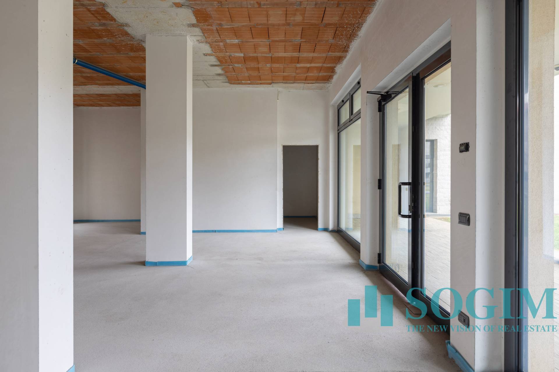 Negozio in affitto a Carugo