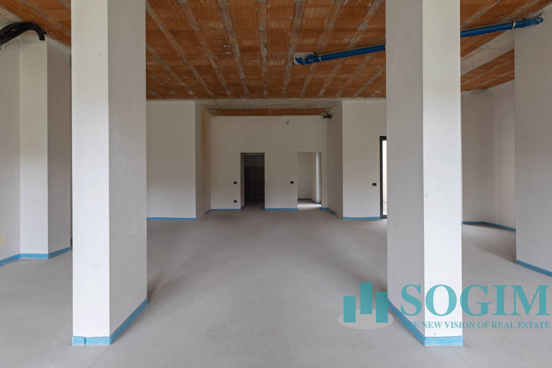 Negozio in affitto a Carugo