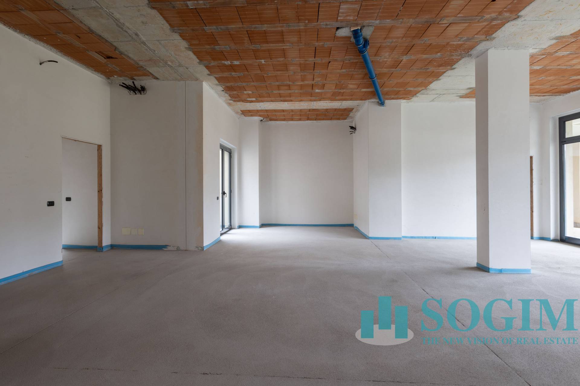 Negozio in affitto a Carugo