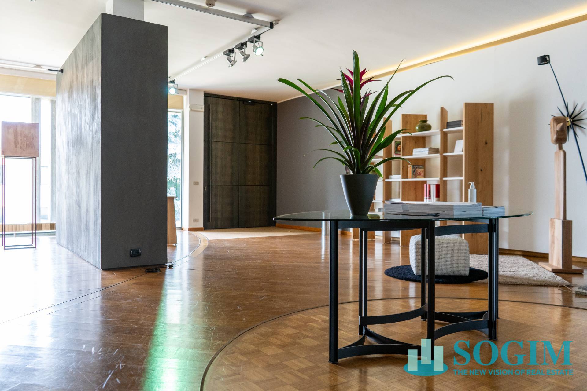 Immobile commerciale in affitto a Alzate Brianza