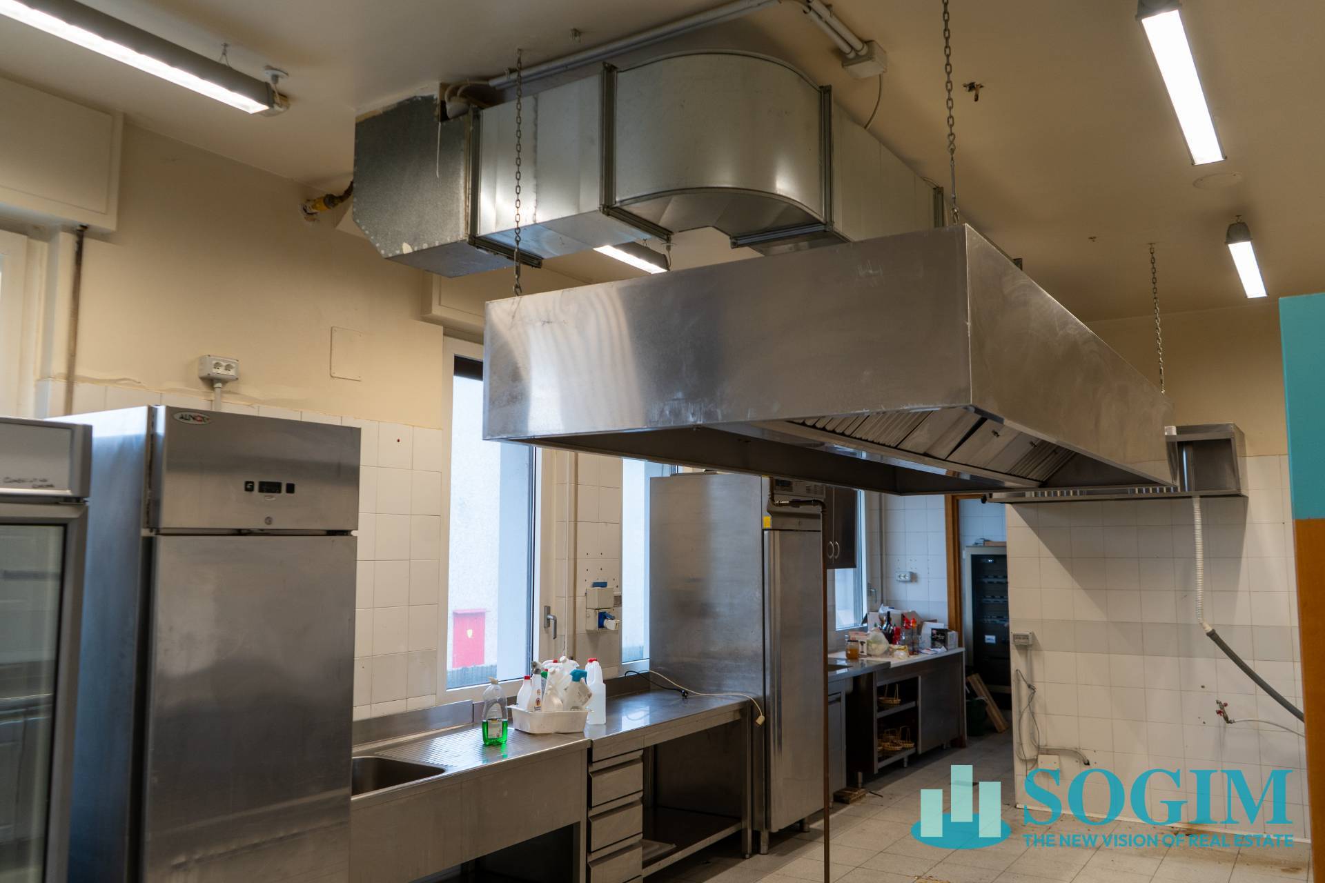 Immobile commerciale in vendita a Cucciago