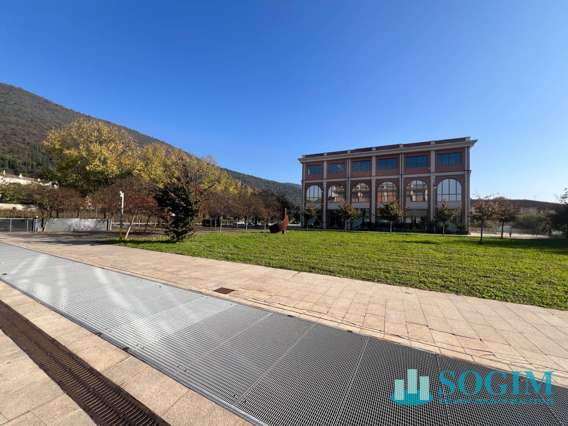 Immobile commerciale in affitto a Brescia