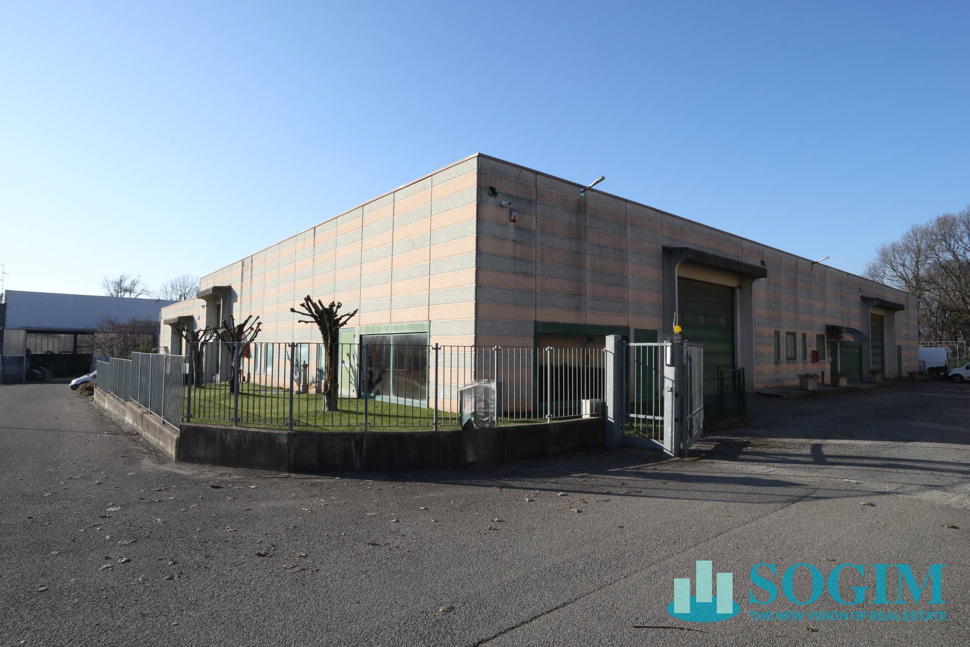 Capannone in vendita a Brenna