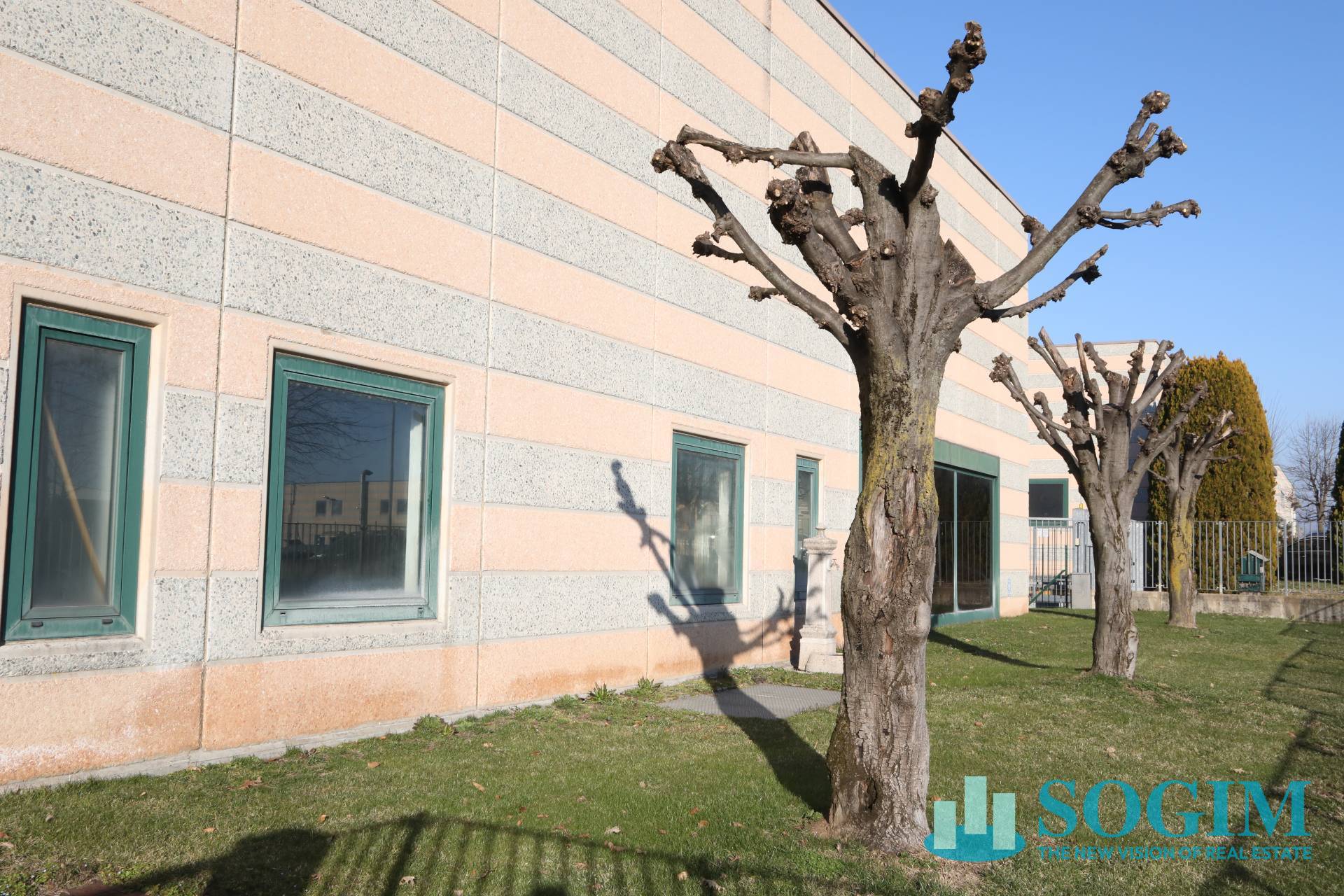 Capannone in vendita a Brenna