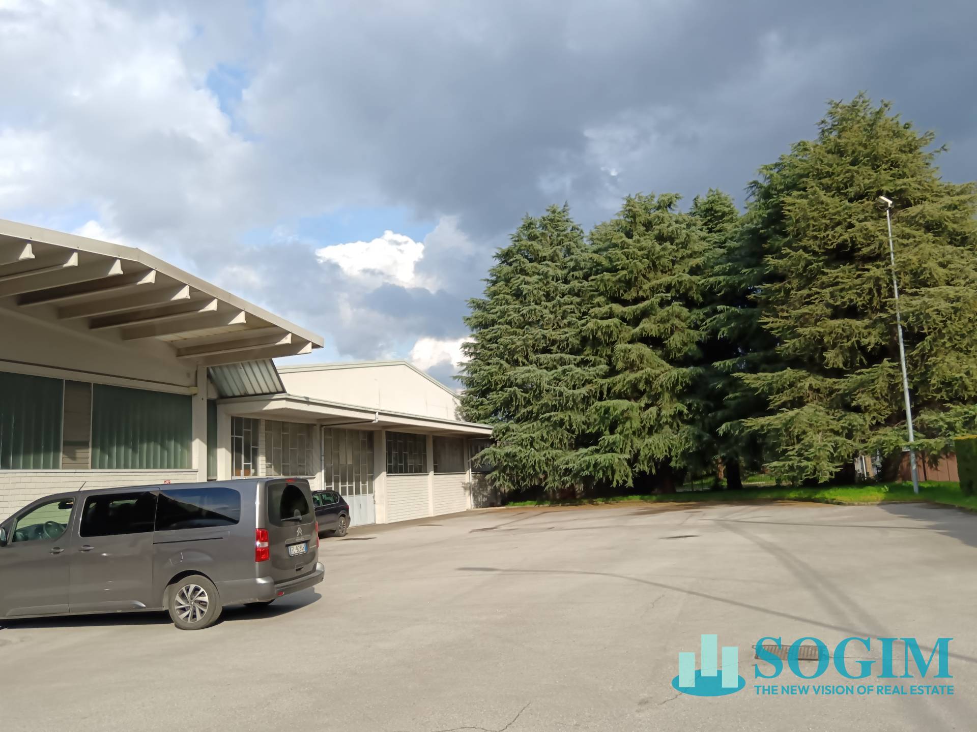 Capannone in vendita a Cabiate