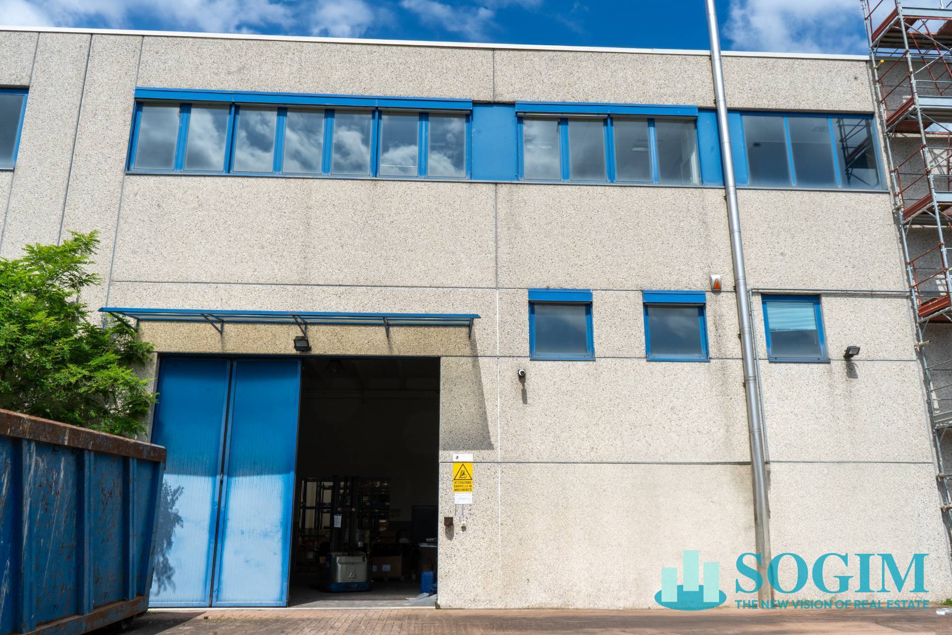 Capannone + Palazzina Uffici in vendita a Albese con Cassano